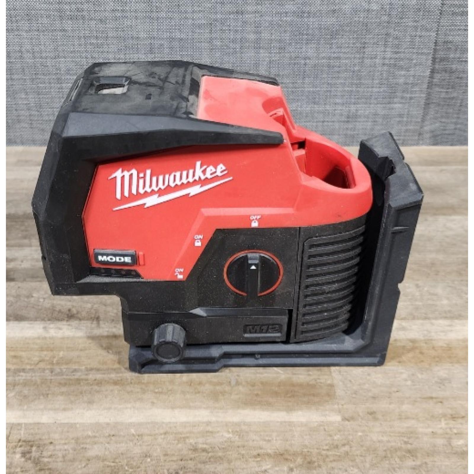 HOUSTON LOCATION - AS-IS Milwaukee Green 125 Ft. Cross Line and Plumb Points Laser Level Kit