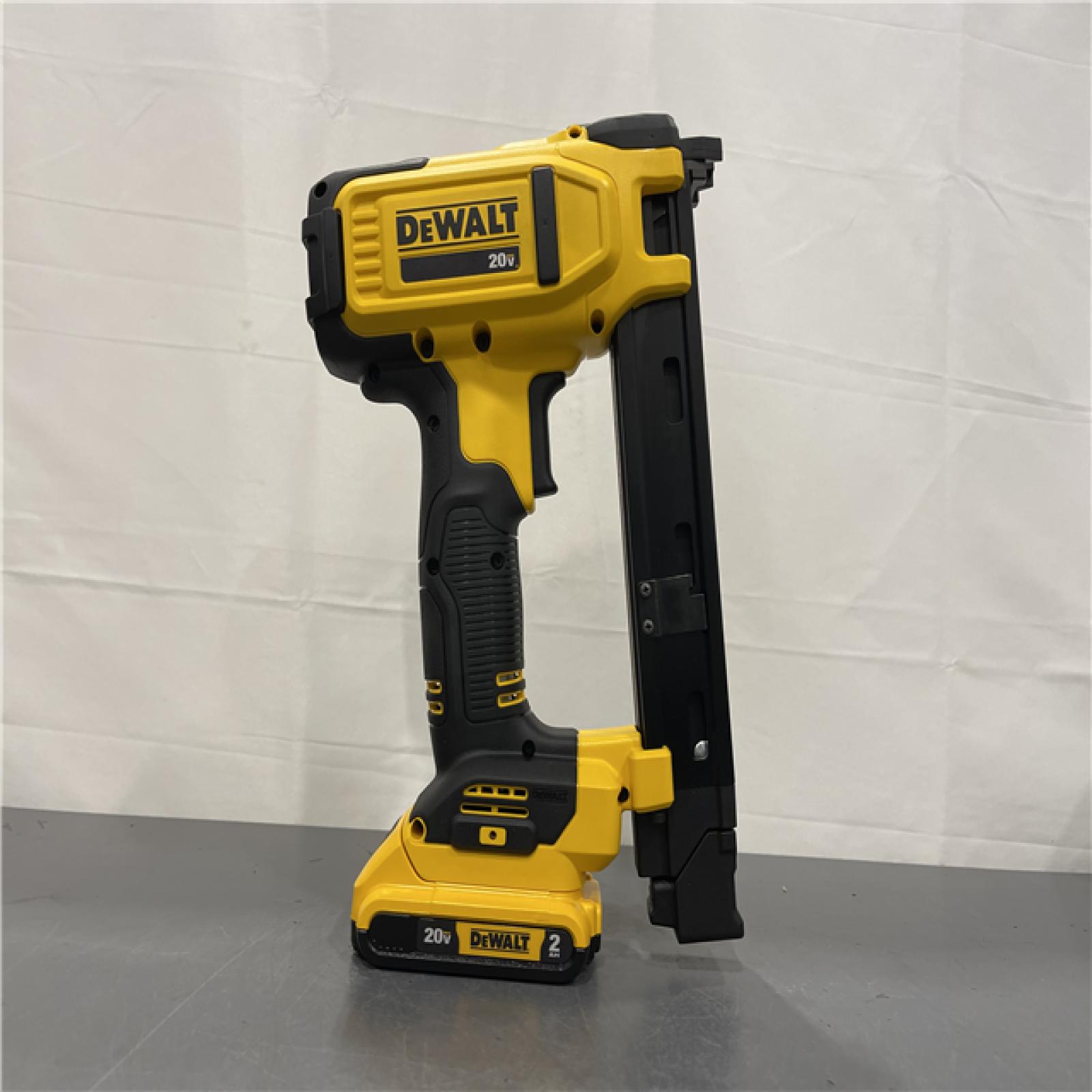 AS-IS - Dewalt 20-Volt MAX Cordless Cable Stapler Kit