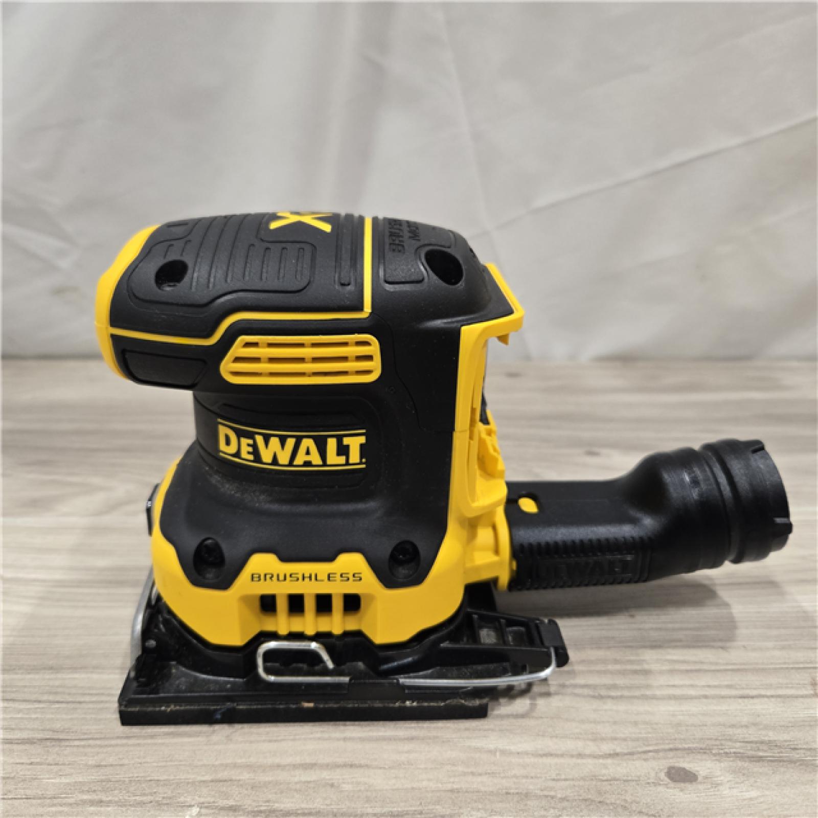 AS-IS DEWALT 20V MAX XR Cordless 1/4 Sheet Variable Speed Sander (Tool Only)