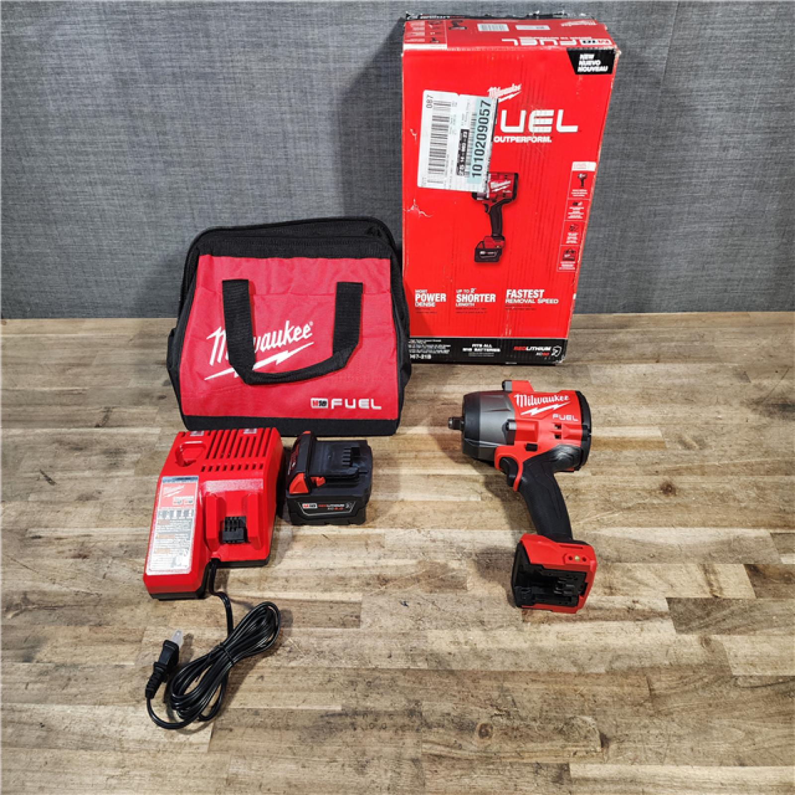 HOUSTON LOCATION - AS-IS (APPEARS LIKE NEW) Milwaukee FUEL 18V Lithium-Ion Brushless Cordless 1/2 in. Impact Wrench w/Friction Ring Kit