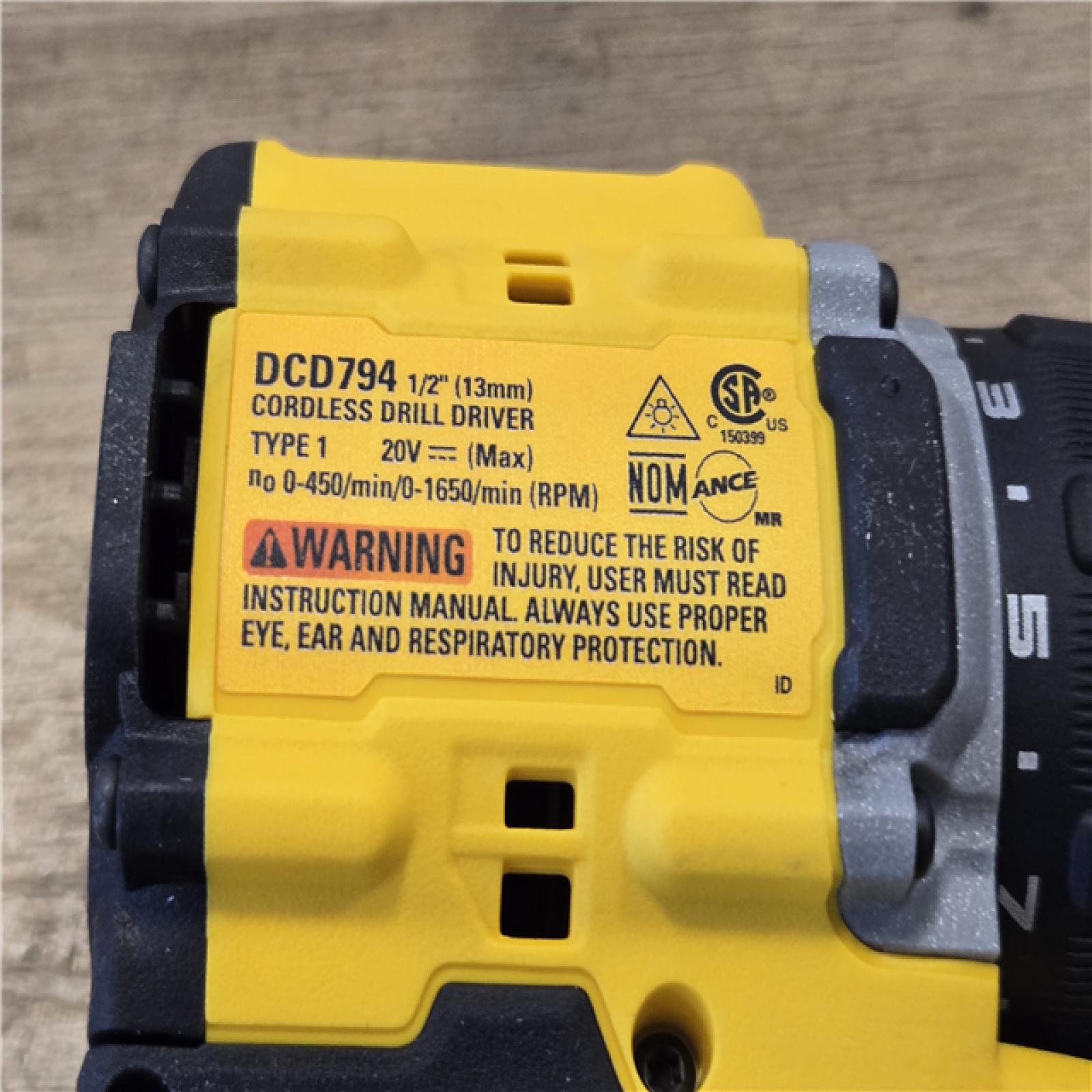 AS-IS DEWALT Atomic 20V Cordless Compact 1/2 in. Drill/Driver Kit