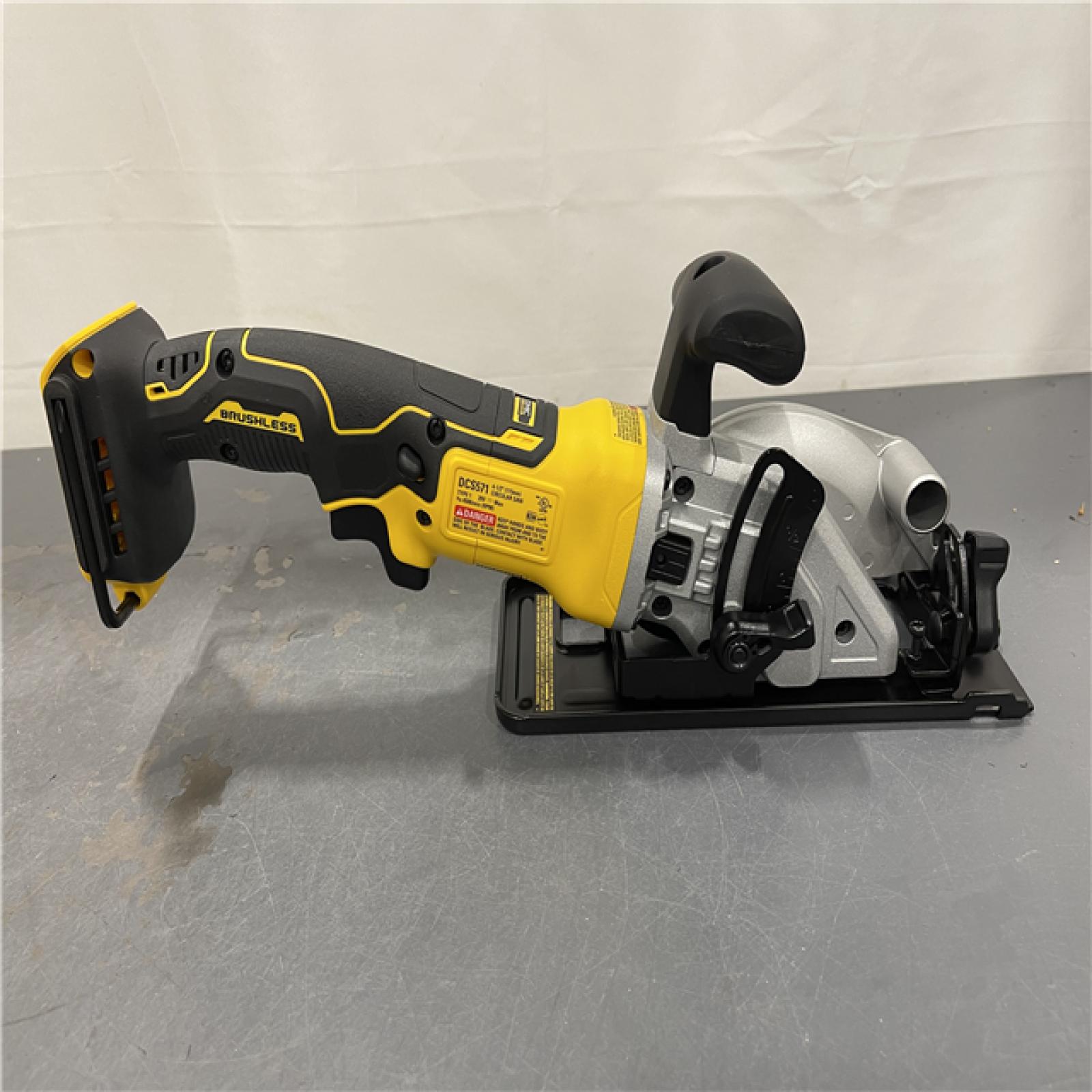 AS-IS - DEWALT ATOMIC 20V MAX Cordless Brushless 4-1/2 in. Circular Saw