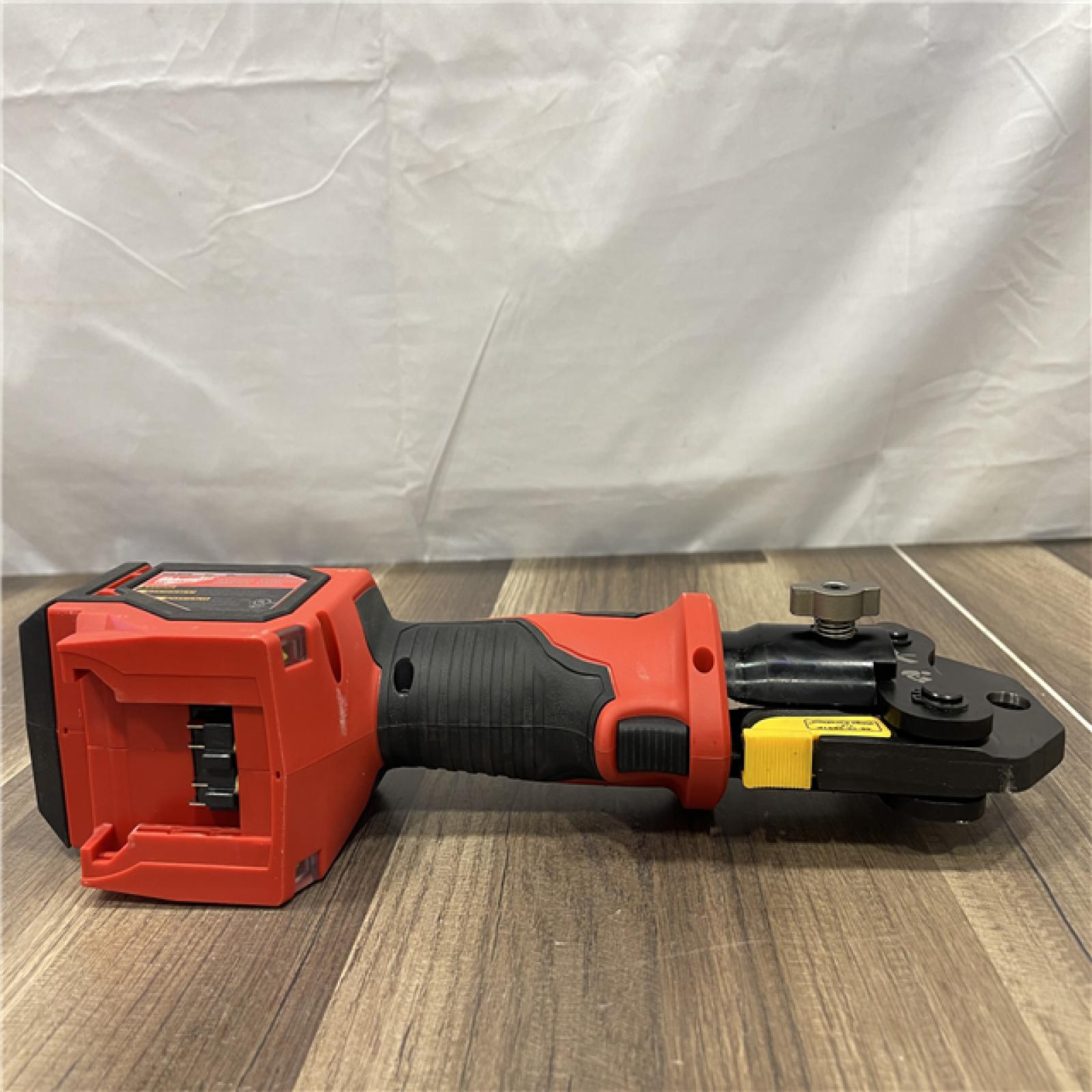 AS-IS- Milwaukee M18 18V Lithium-Ion Cordless Short Throw PEX Press Tool Kit