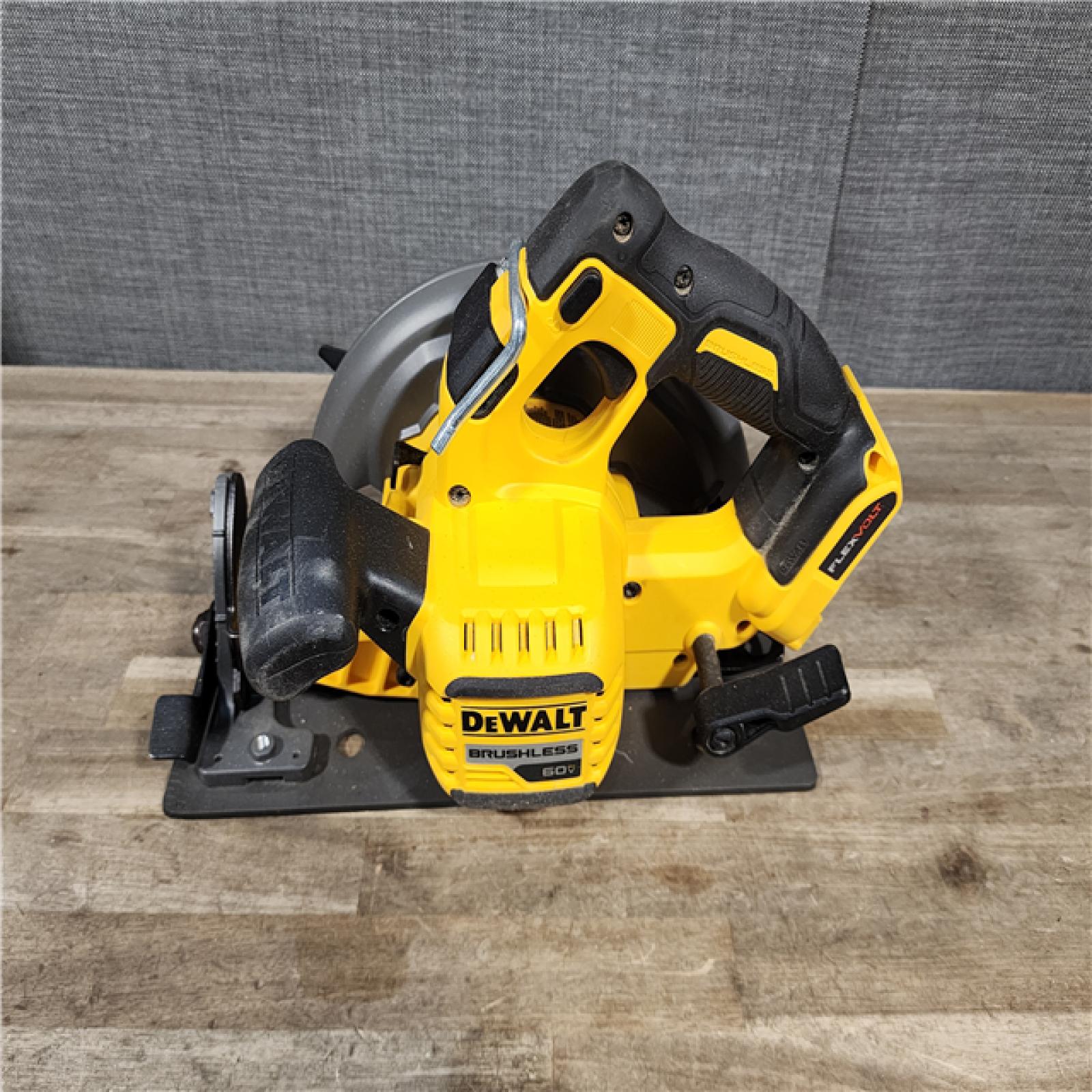 HOUSTON LOCATION - AS-IS DeWALT Flexvolt Max 7-1/4 60V Brushless Circular Saw (Tool Only)