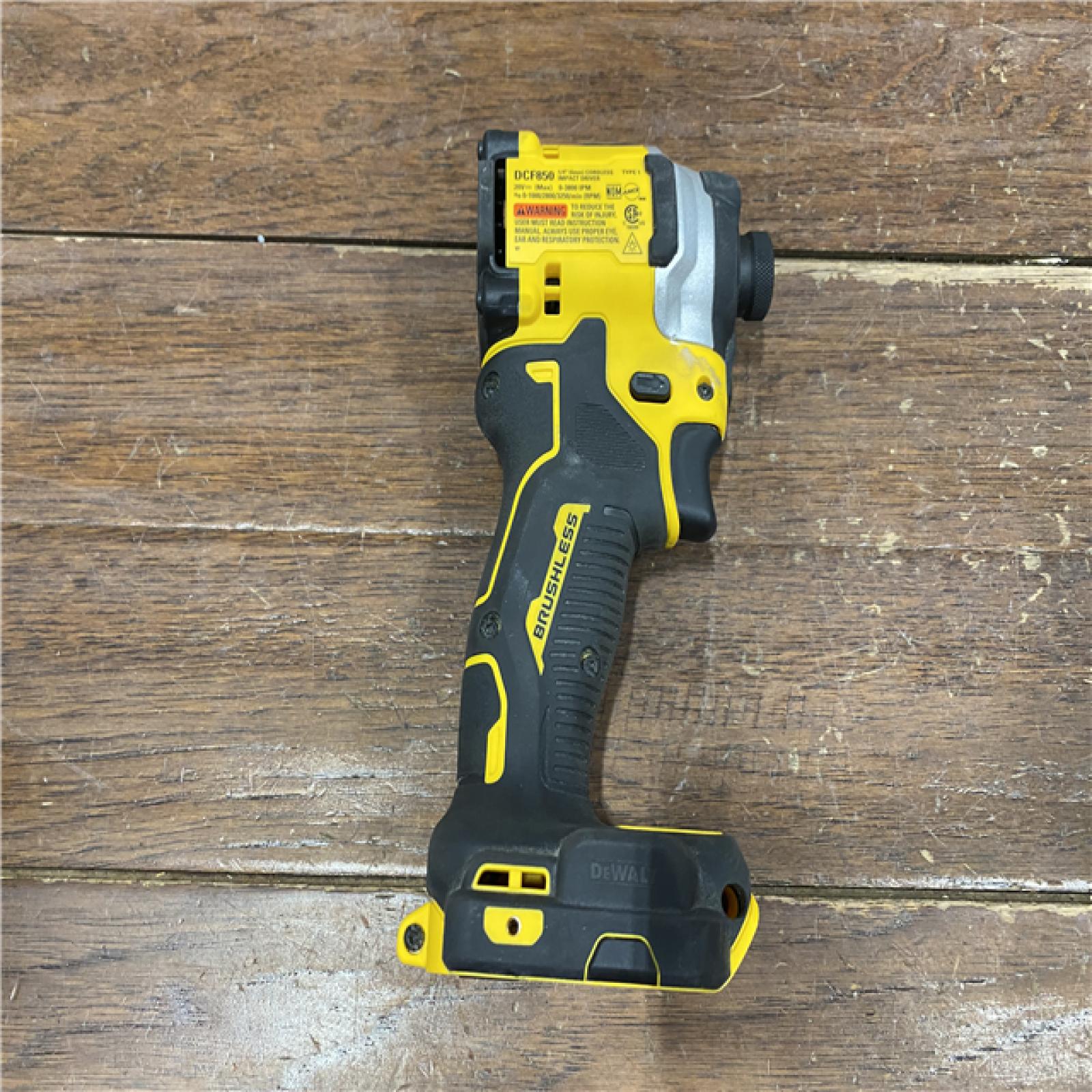 AS-IS DEWALT ATOMIC 20V MAX Lithium-Ion Cordless 1/4 in. Brushless Impact Driver Kit, 5 Ah Battery, Charger, and Bag