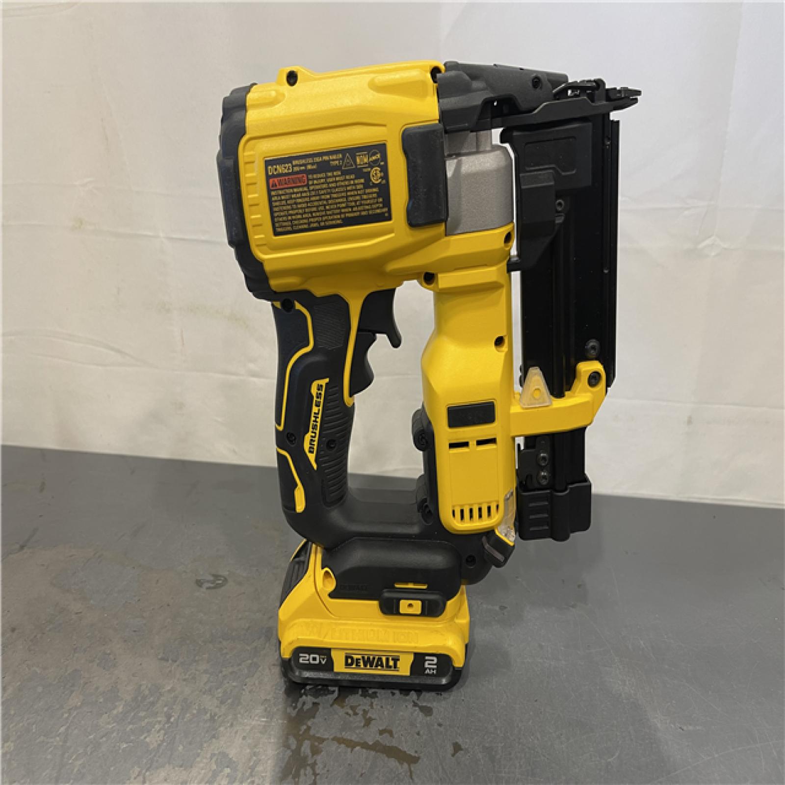 AS-IS - DEWALT ATOMIC 20V MAX Lithium Ion Cordless 23 Gauge Pin Nailer Kit