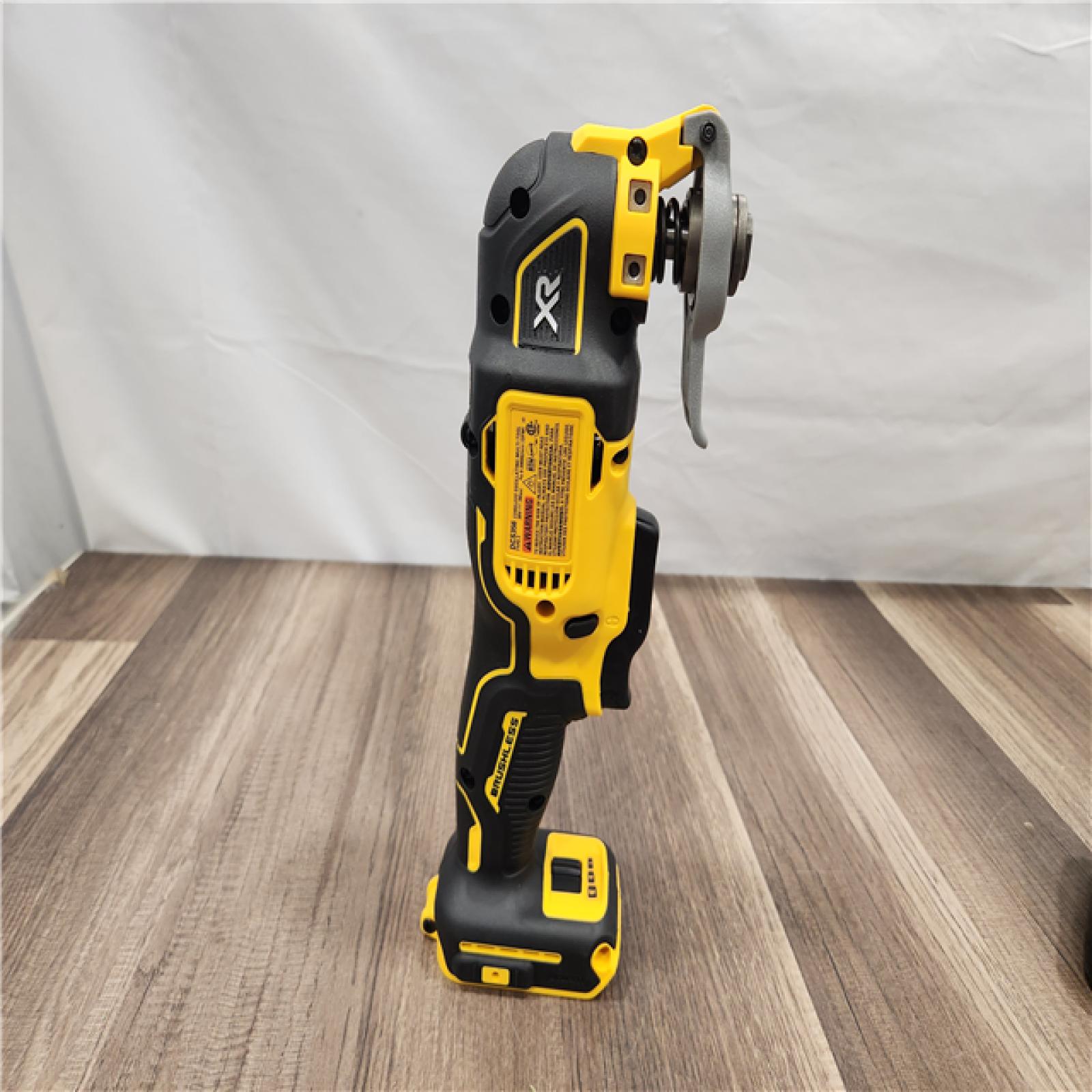 LIKE NEW! - DEWALT Cordless Brushless 3-Speed Oscillating Multi Tool with (1) 20V 1.5Ah Battery and Charger