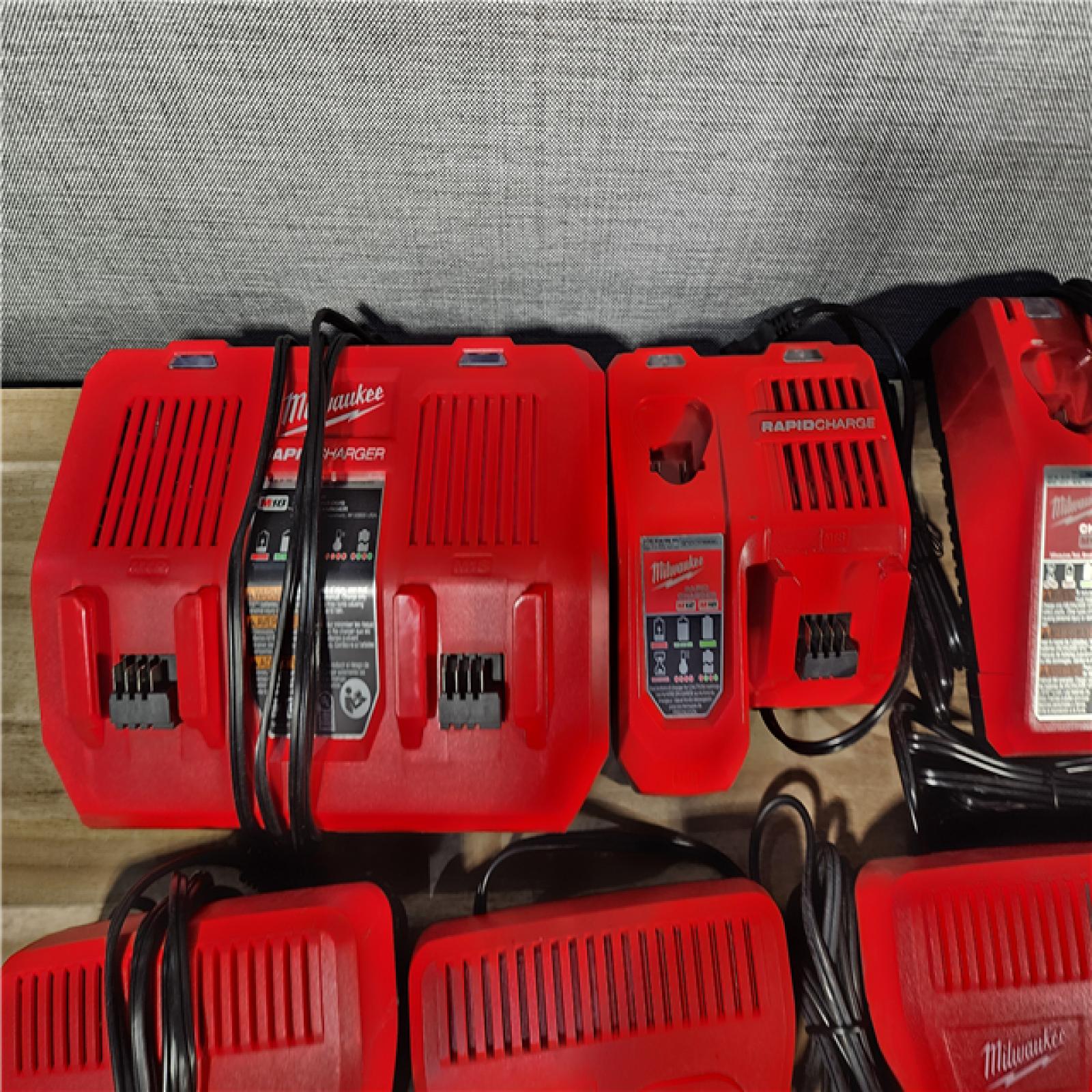 HOUSTON LOCATION - AS-IS MILWAUKEE BATTERY CHARGER PACK QTY - 16