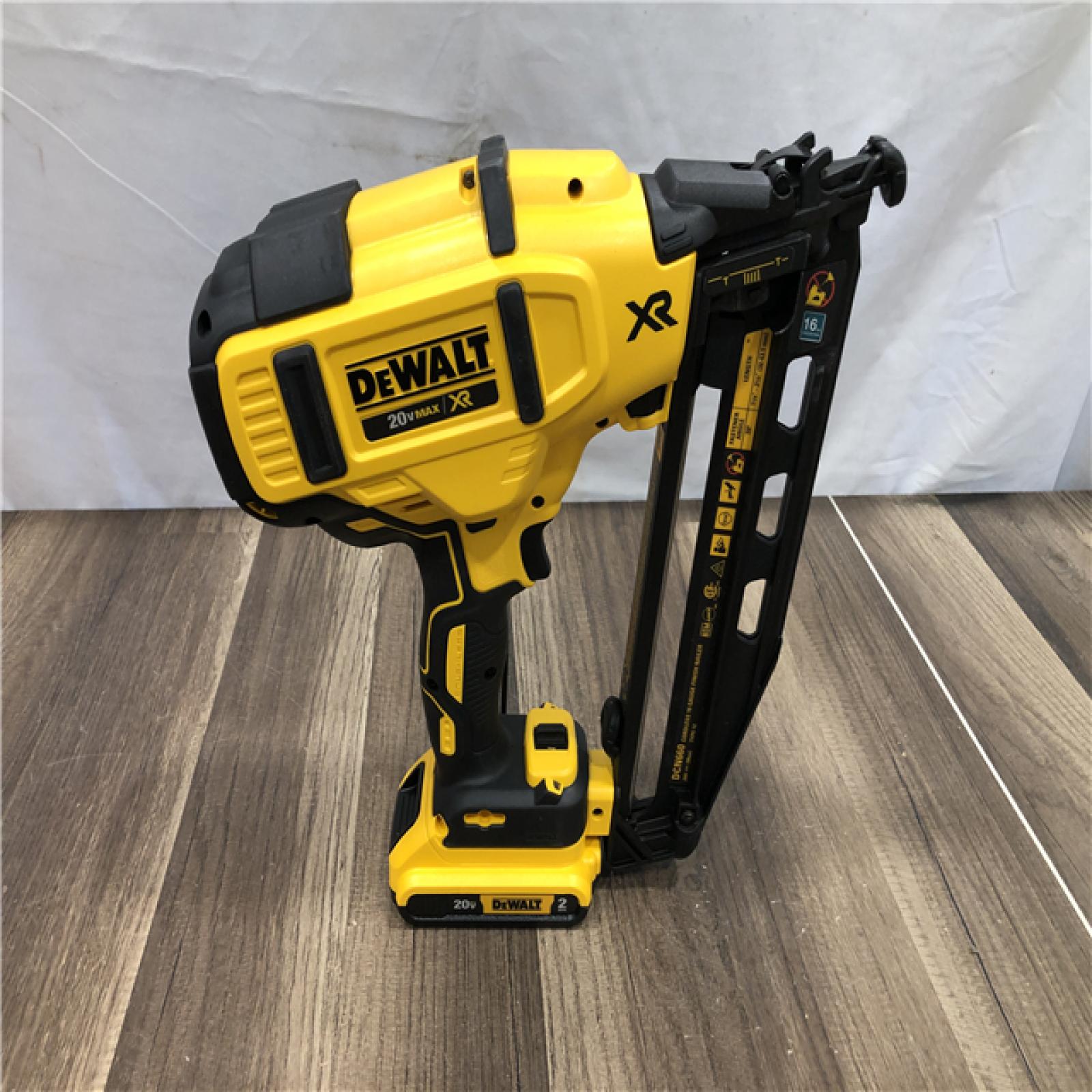 AS-IS DEWALT 20V MAX XR 16-Gauge Electric Cordless Angled Finishing Nailer Kit