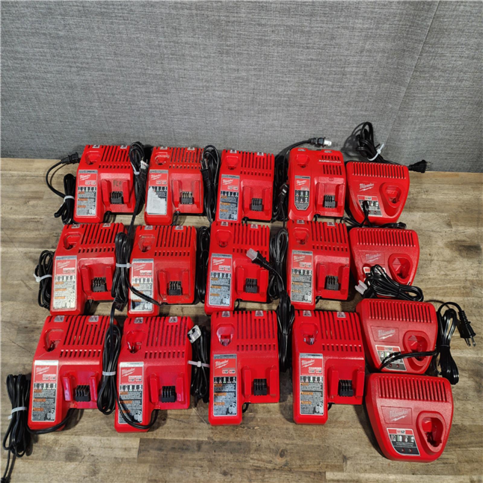 HOUSTON LOCATION - AS-IS MILWAUKEE BATTERY CHARGER PACK QTY - 16