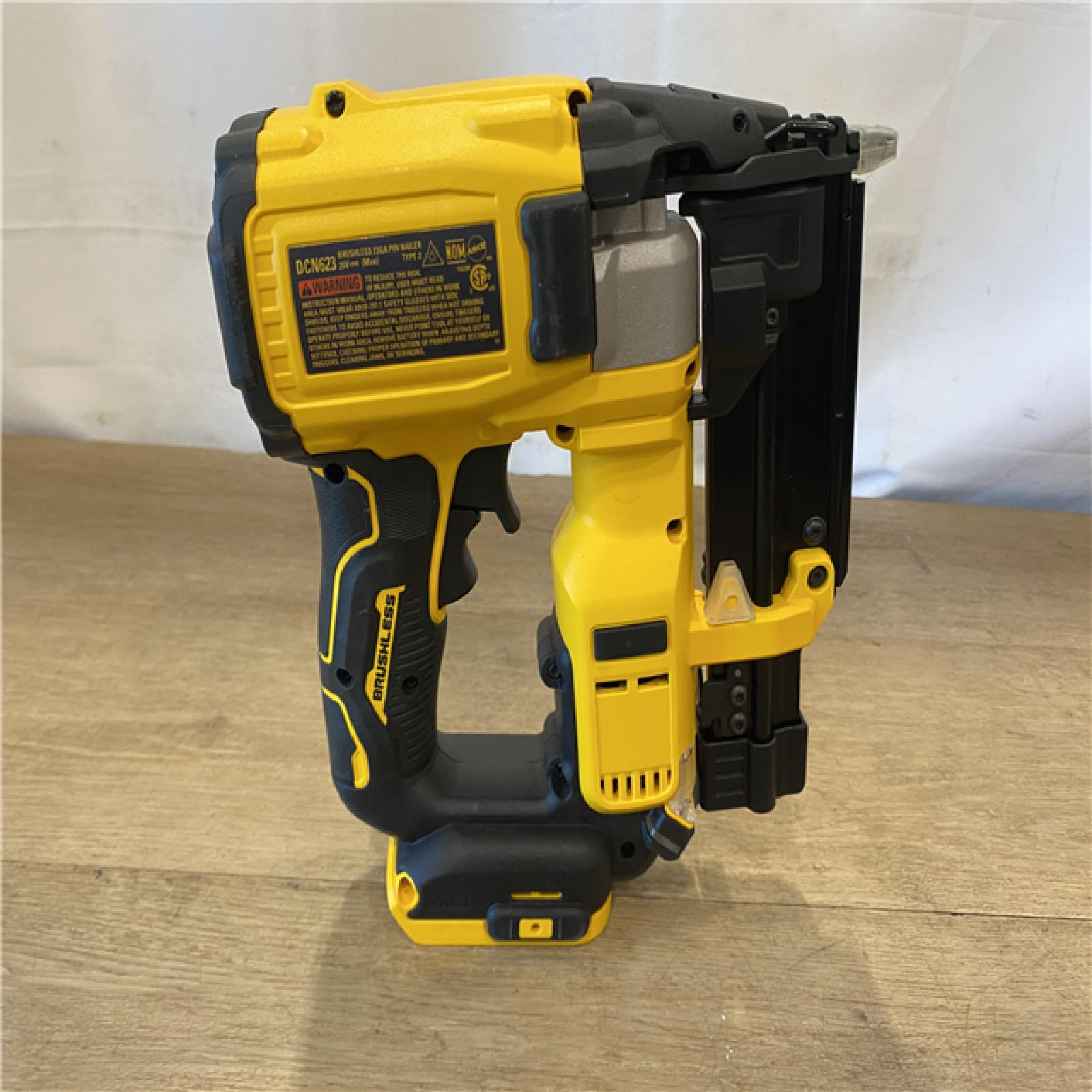 AS-IS DEWALT ATOMIC 20V MAX Lithium Ion Cordless 23 Gauge Pin Nailer Kit