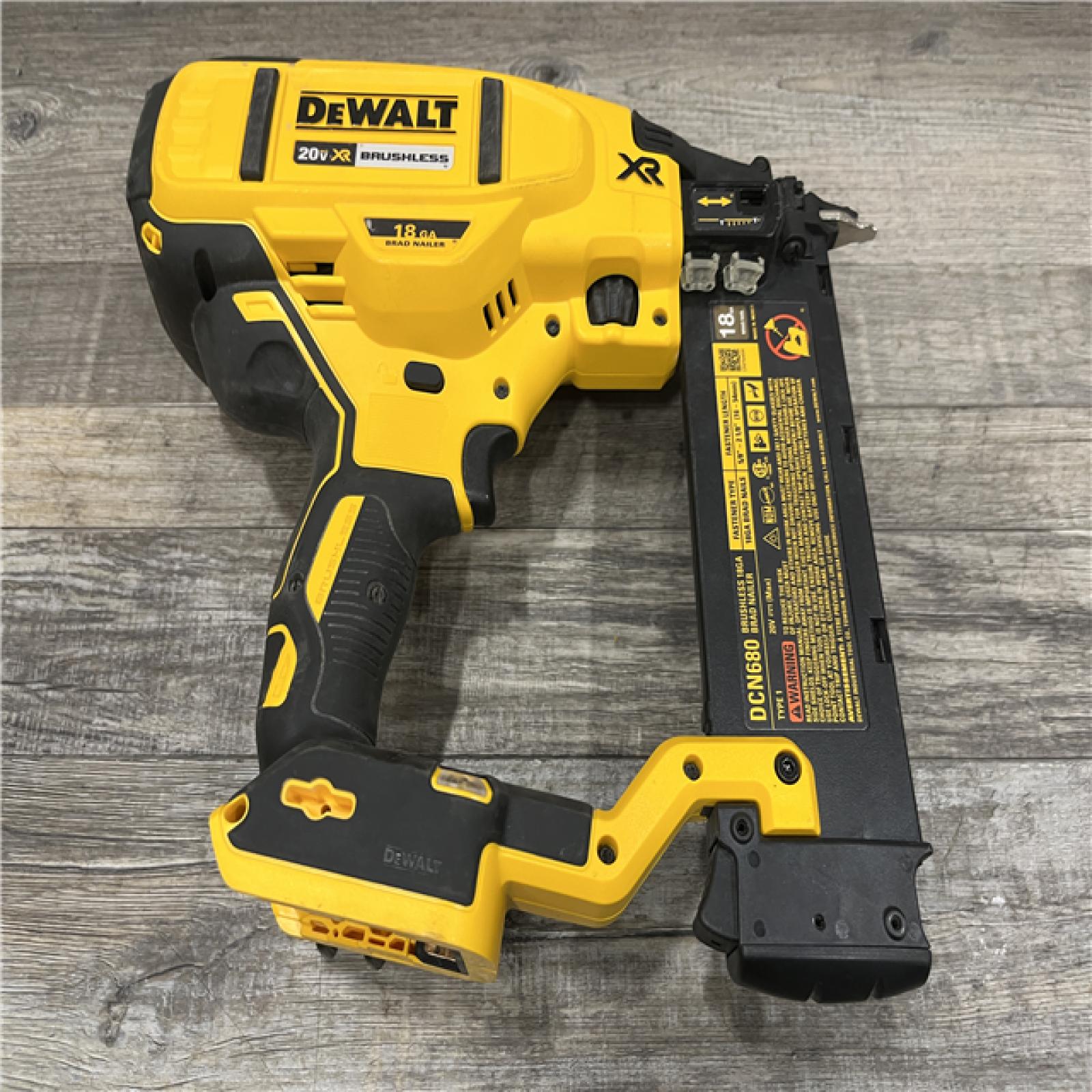 AS-IS DEWALT 20V MAX XR 18 Gauge Brad Nailer Kit