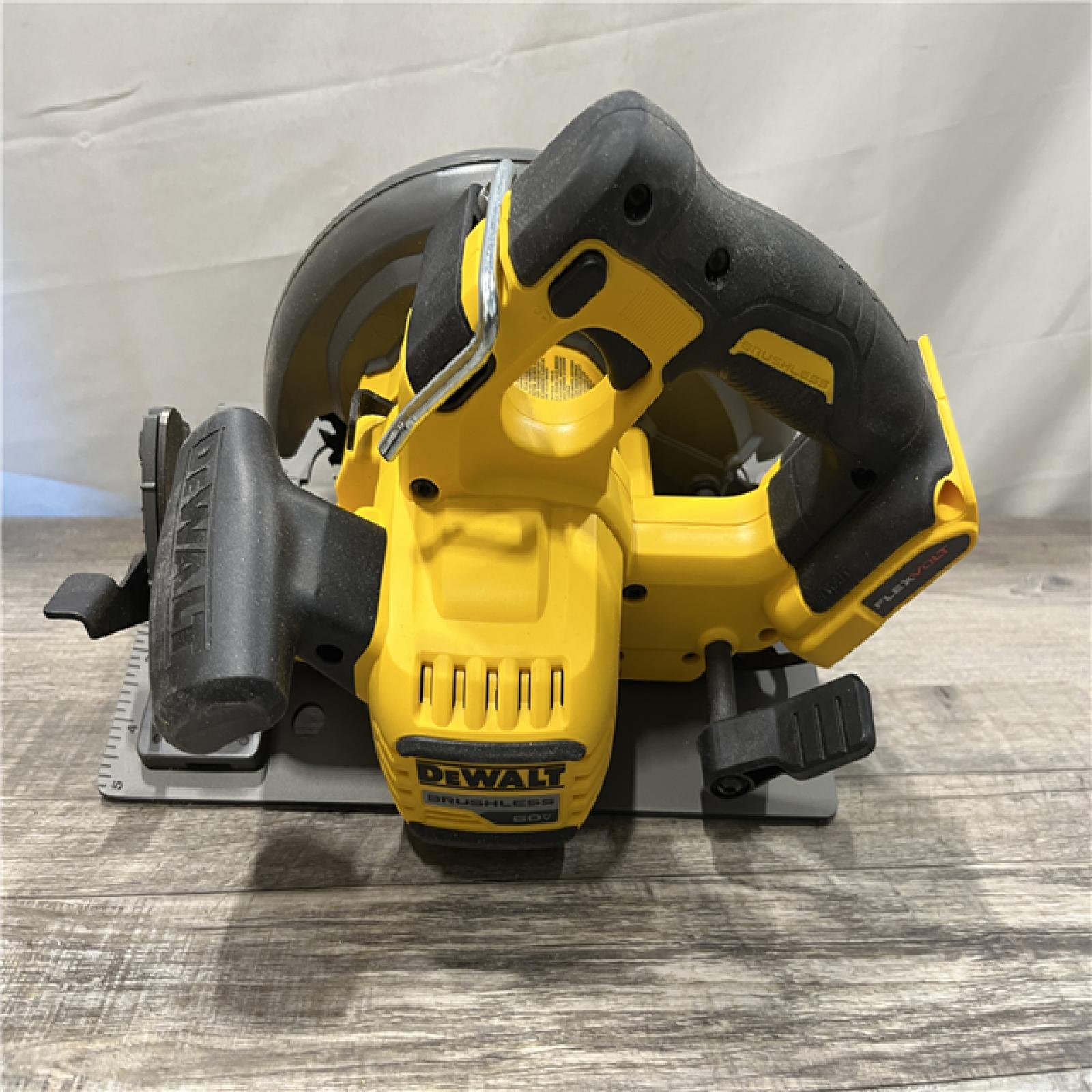 AS-IS DEWALT FLEXVOLT 60V MAX Cordless Brushless 7-1/4 in. Circular Saw with Brake (Tool Only)