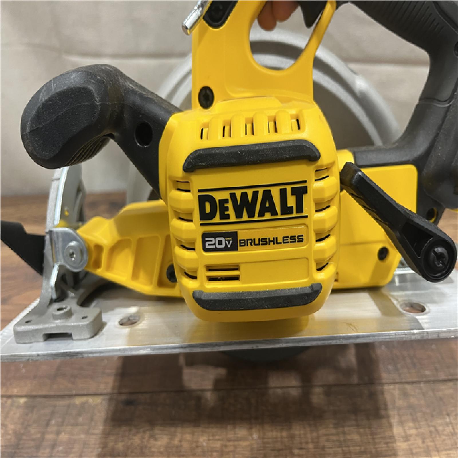 AS-IS DEWALT 20-Volt MAX 7-1/4 in. Cordless Circular Saw (Tool Only)