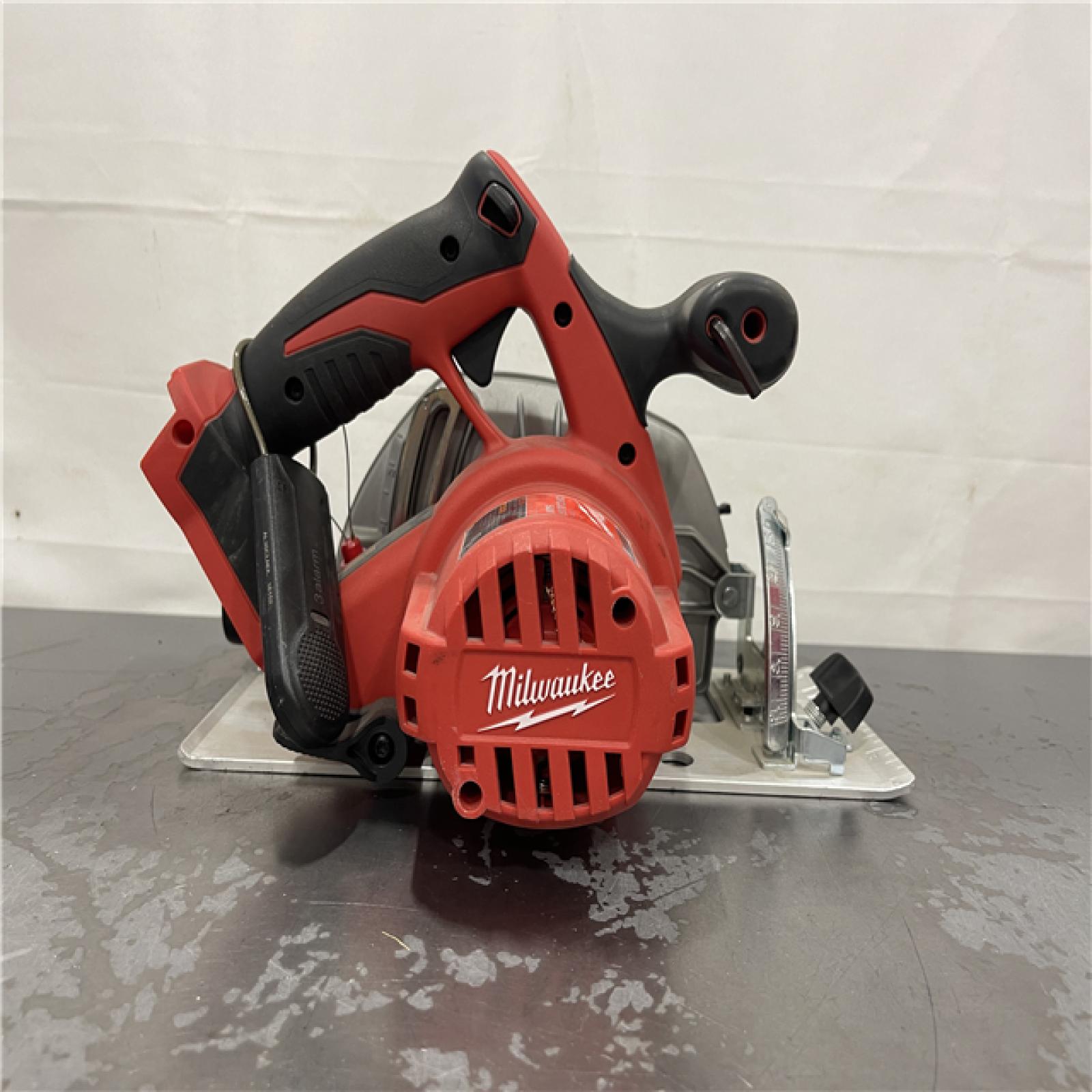 AS-IS- Milwaukee M18 6 1/2 Circular Saw (Tool Only)