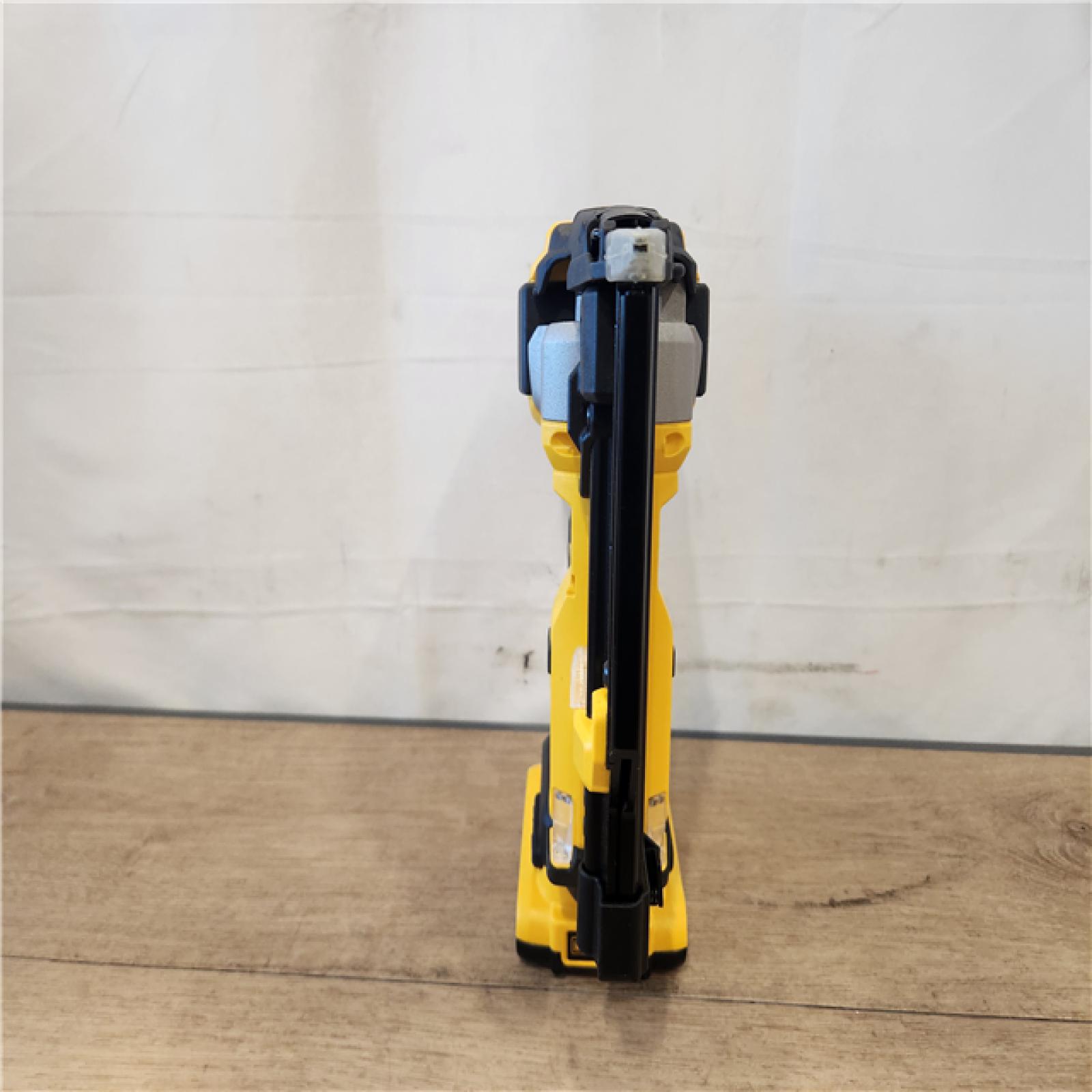 AS-IS- DEWALT ATOMIC 20V MAX Lithium Ion Cordless 23 Gauge Pin Nailer Kit