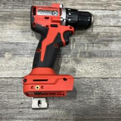 NEW - Milwaukee 18V Lithium-Ion Brushless Cordless 1/2 in. Compact Drill/Driver Kit