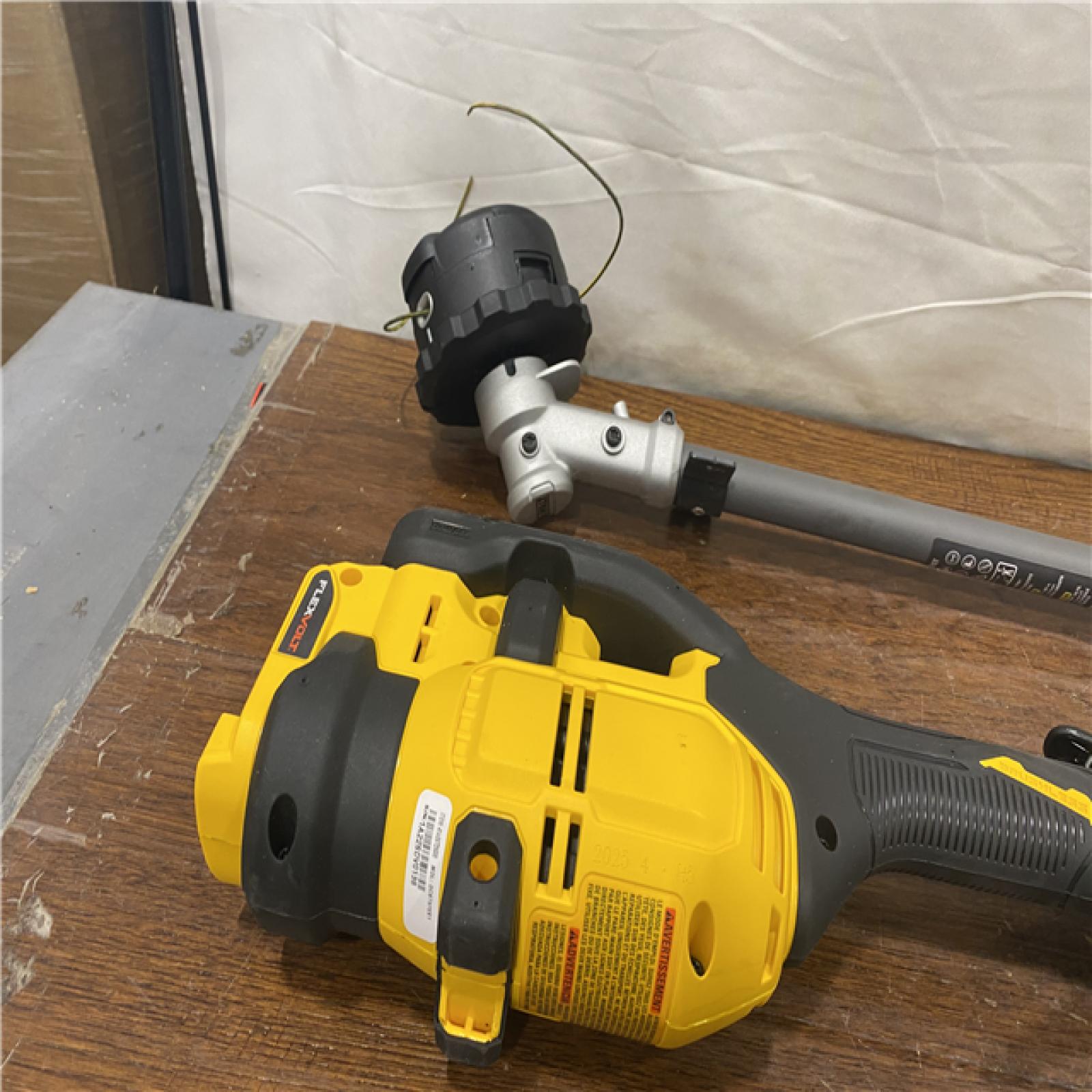 AS-IS DEWALT FLEXVOLT 60V MAX 17 in. Cordless Battery Powered Attachment Capable Trimmer Kit with (1) FLEXVOLT 3 Ah Battery & Charger