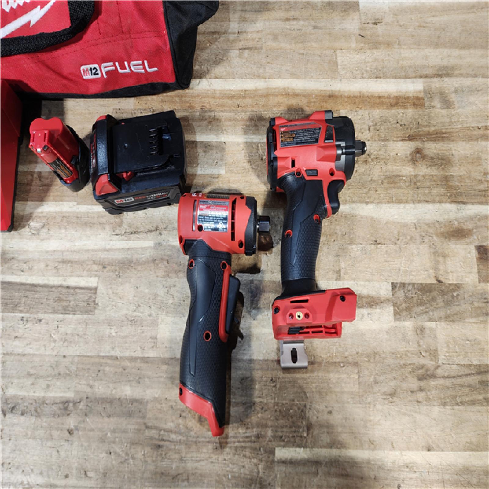 HOUSTON LOCATION - AS - IS Milwaukee 2 Tool Combo Kit W/ (2) Battery & Charger