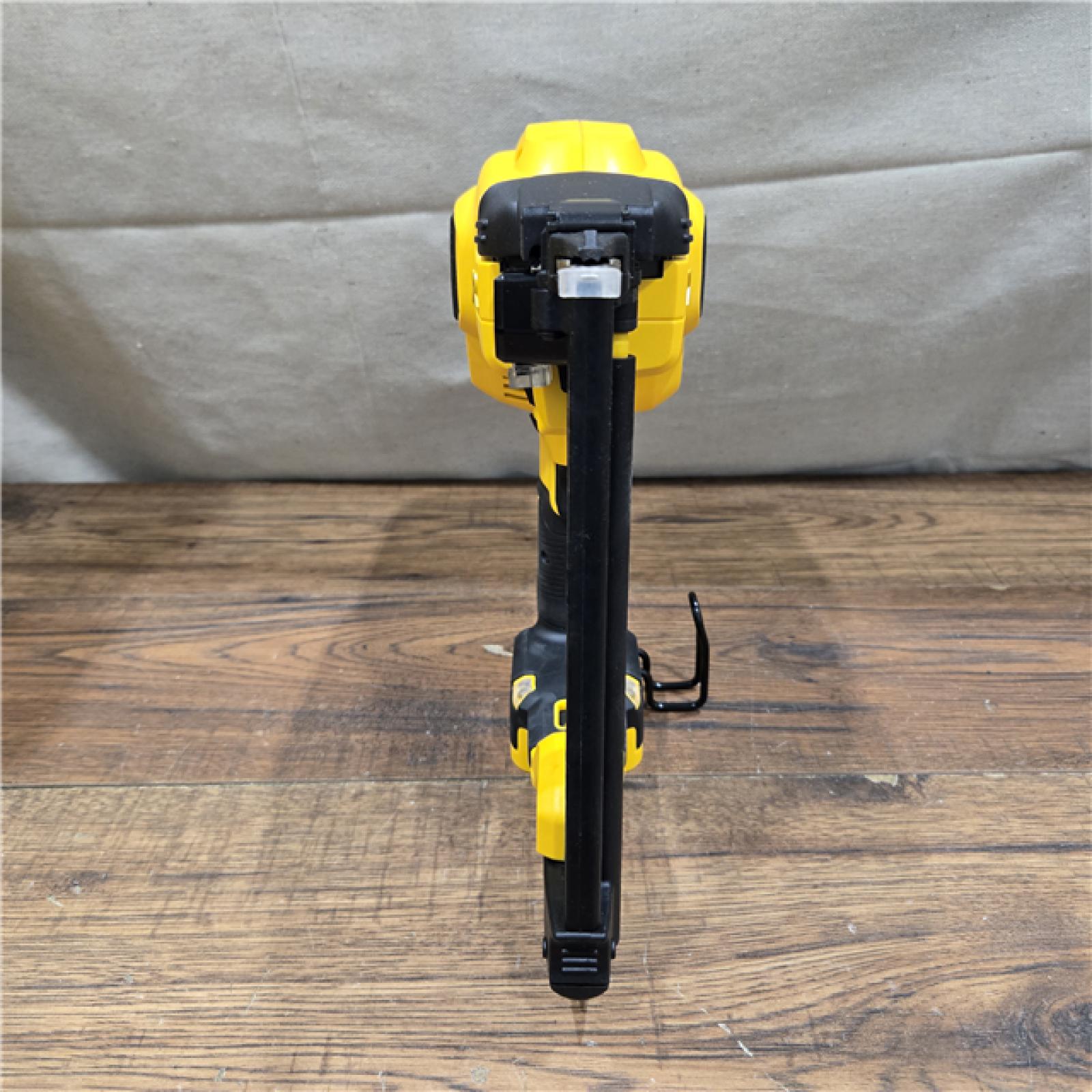 AS-IS DEWALT 20V MAX XR 18 Gauge Brad Nailer Kit