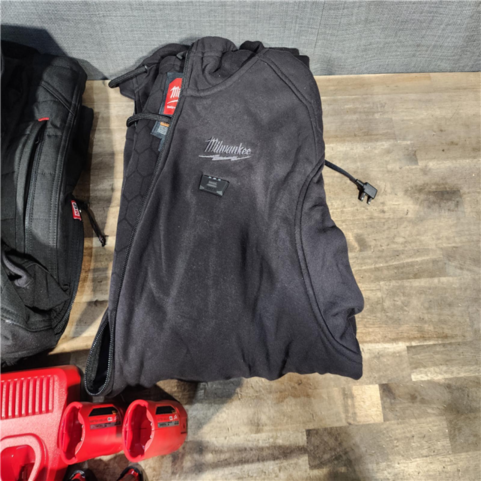 HOUSTON LOCATION - AS-IS MILWAUKEE 2 HEATED CLOTHING COMBO KIT