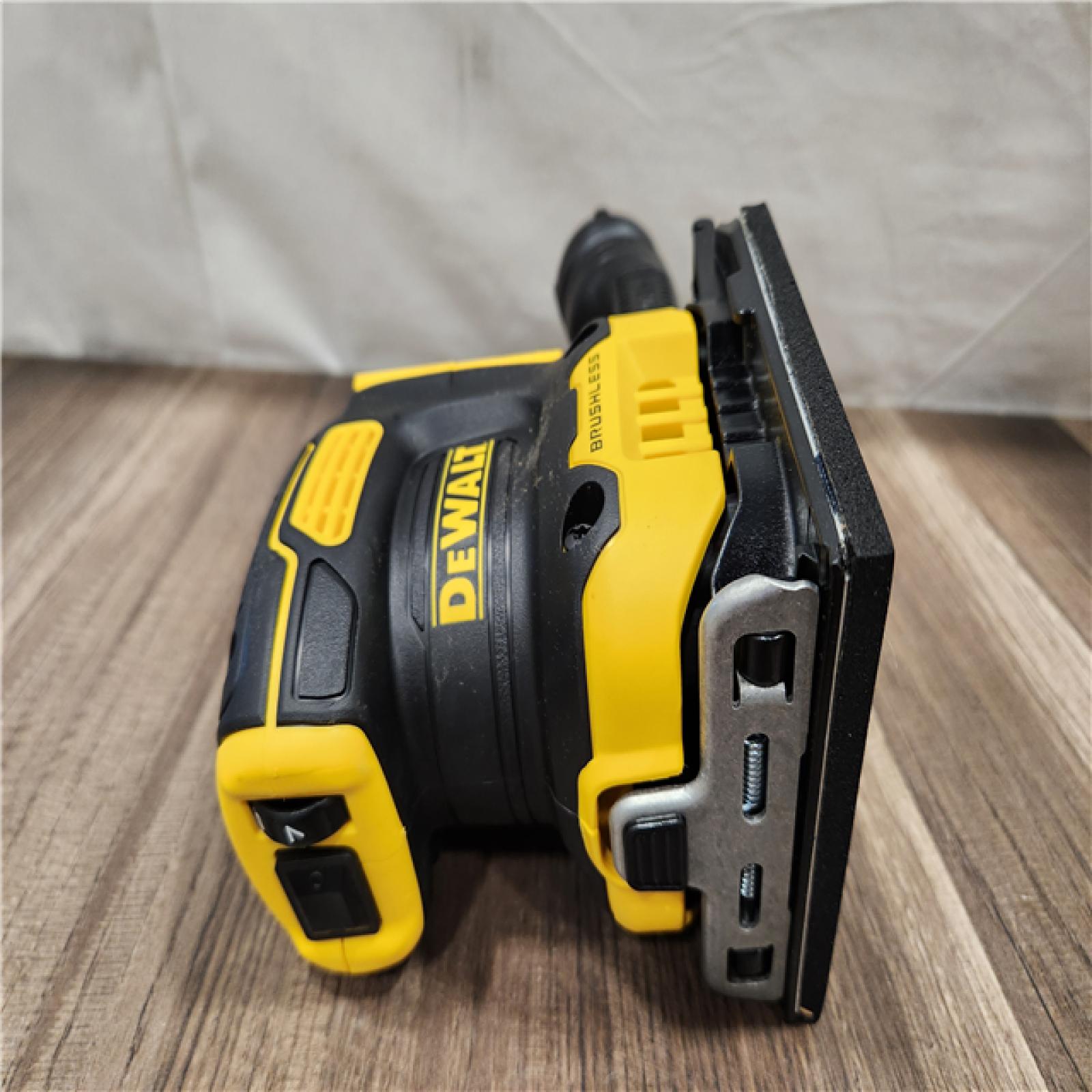 AS-IS- DEWALT 20V MAX XR Brushless Cordless 1/4 Sheet Variable Speed Sander (Tool Only)