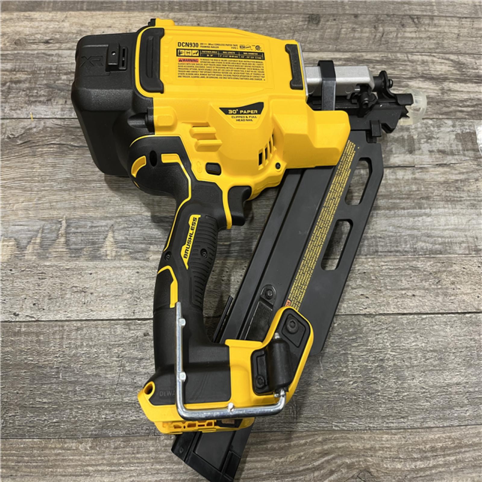 AS-IS DEWALT 20-Volt 30° Cordless Framing Nailer Kit
