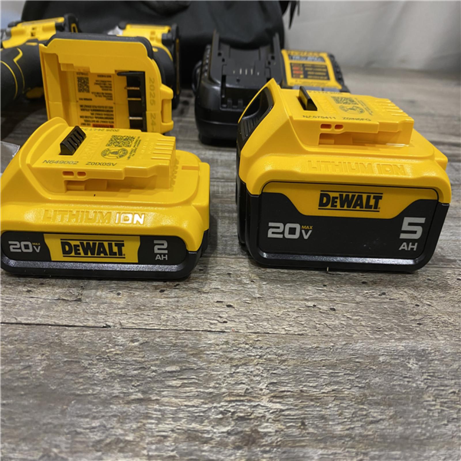 LIKE NEW - DEWALT ATOMIC 20V MAX Lithium-Ion Cordless 2-Tool Combo Kit