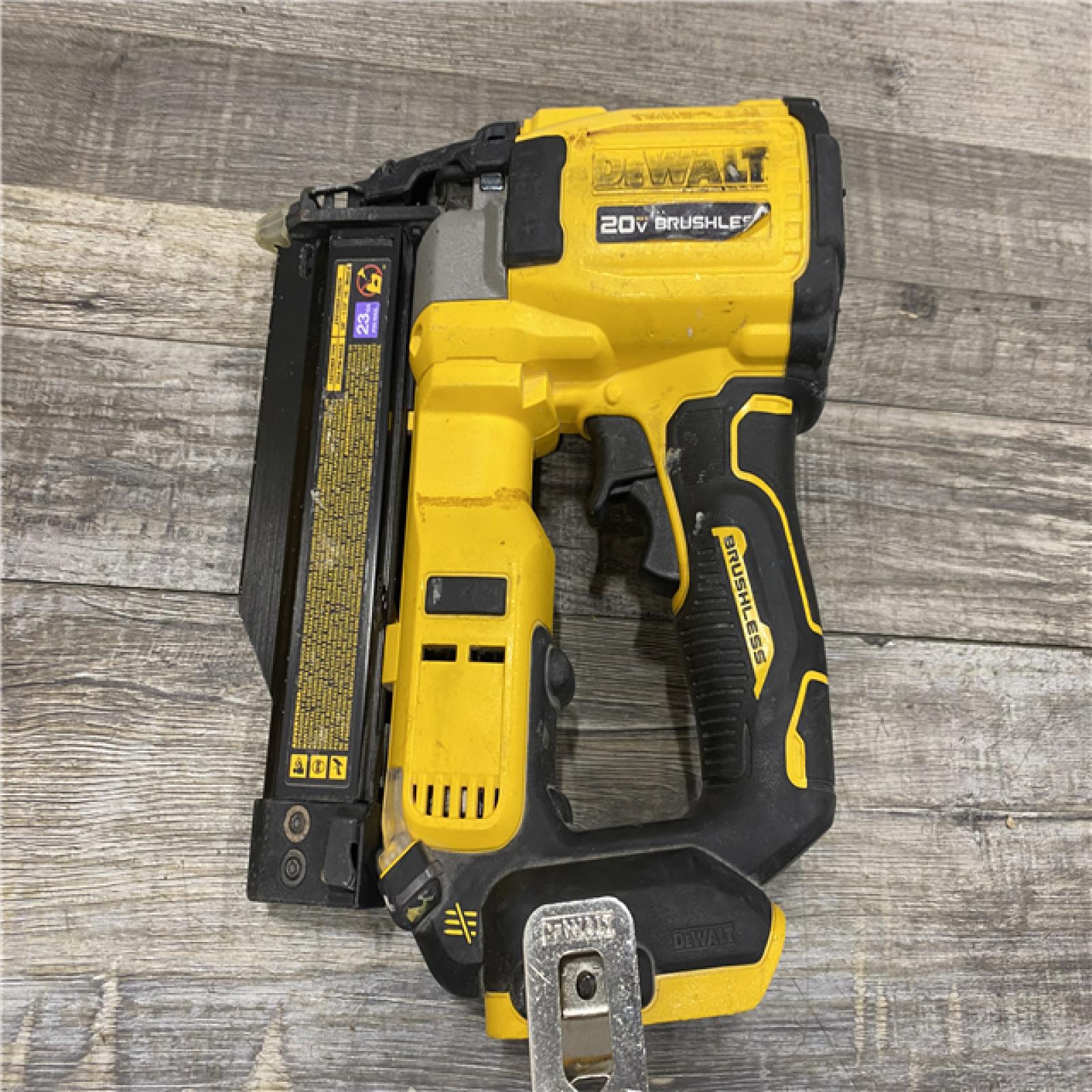 AS-IS DEWALT ATOMIC 20V MAX Lithium Ion Cordless 23 Gauge Pin Nailer Kit