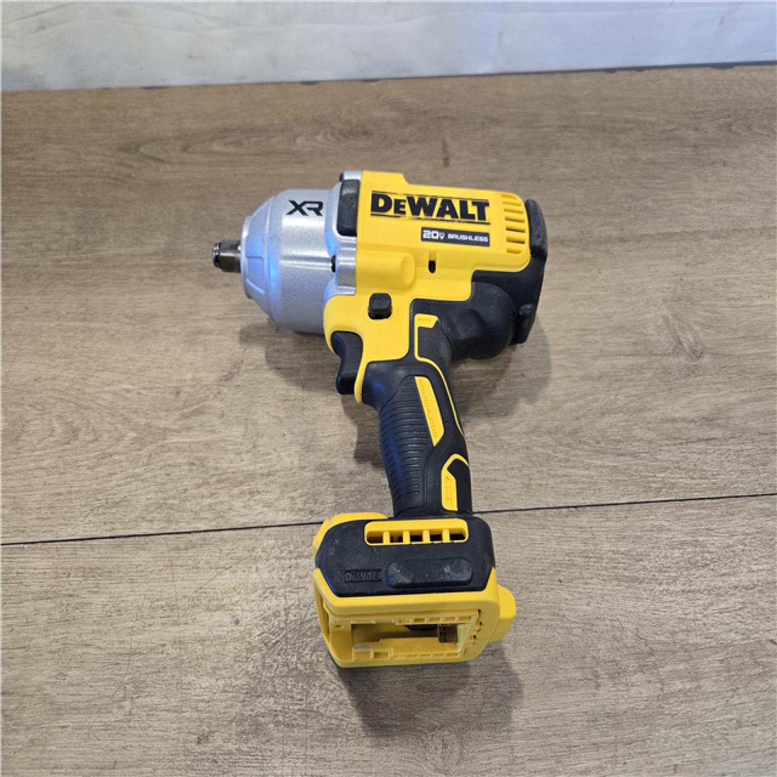 AS-IS DEWALT 20V MAX Cordless 1/2 in. Impact Wrench Kit
