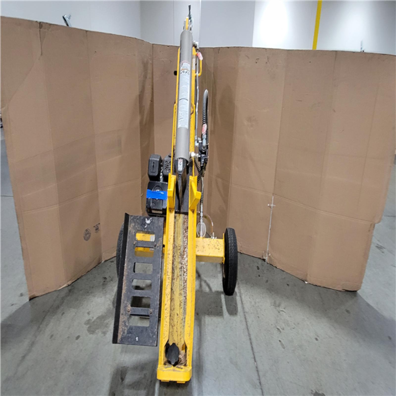 CALIFORNIA AS-IS DEWALT 28 TON LOG SPLITTER