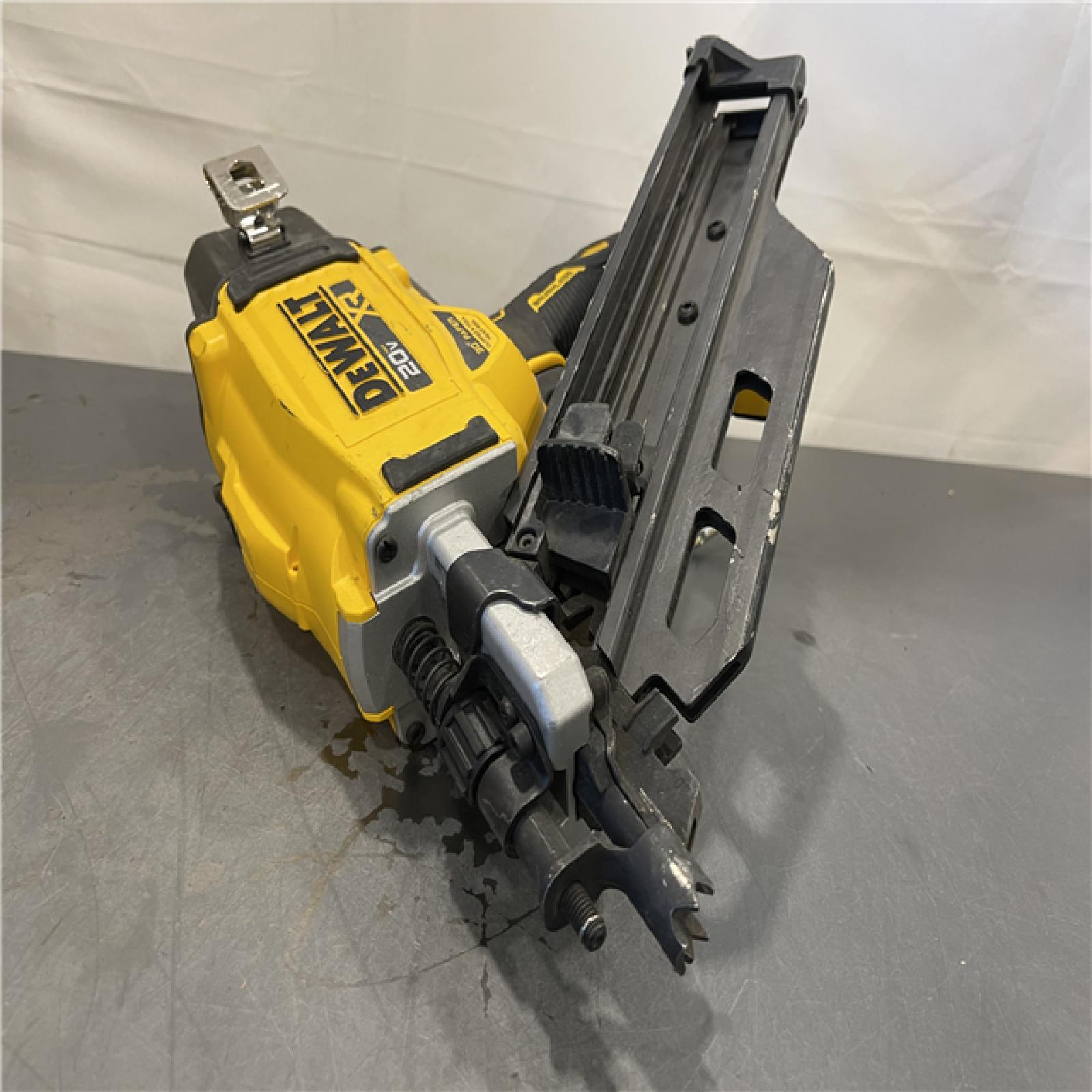 AS-IS - DEWALT 20V 30 Degree Cordless Framing Nailer