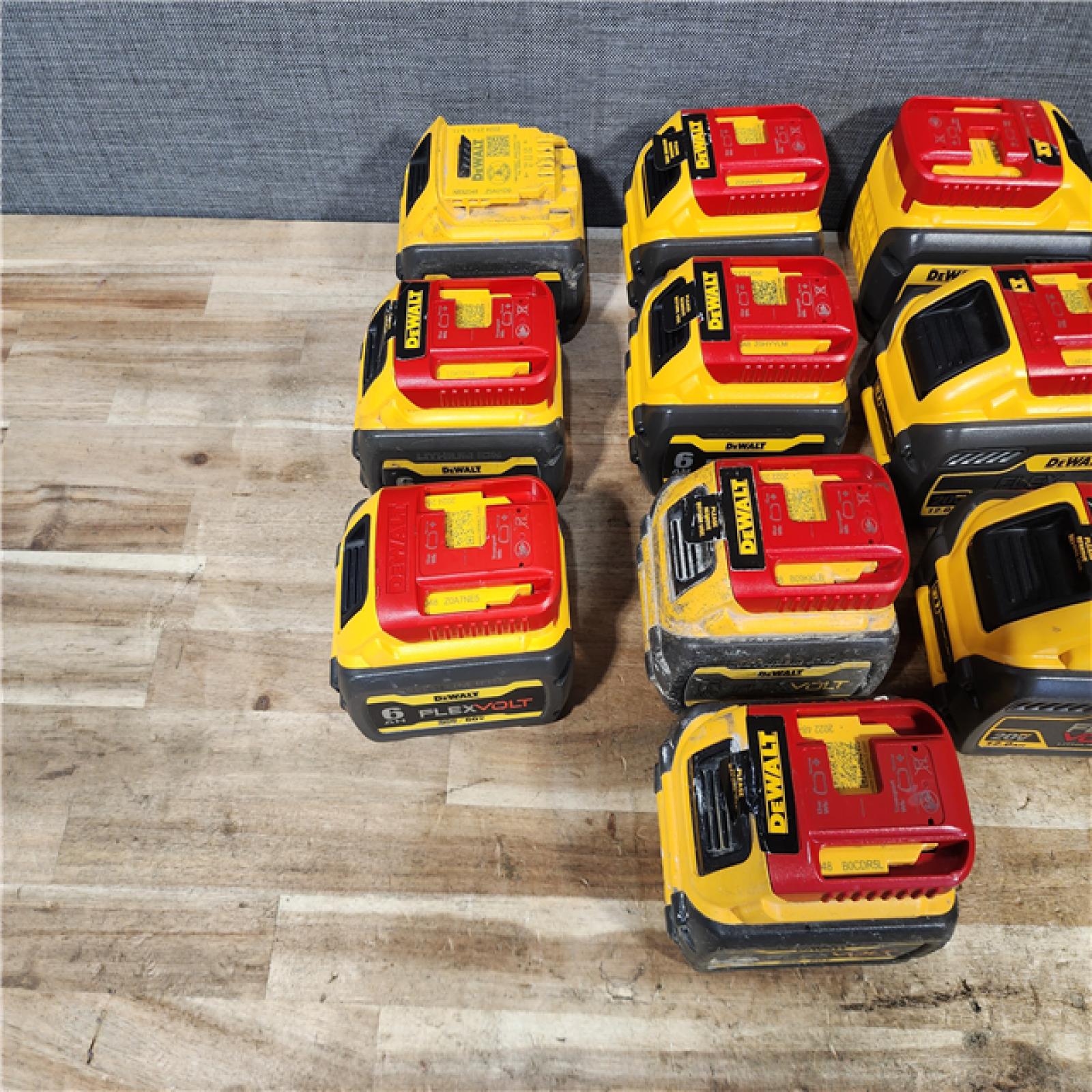 HOUSTON LOCATION - AS - IS DEWALT BATTERY PACK QTY - 15