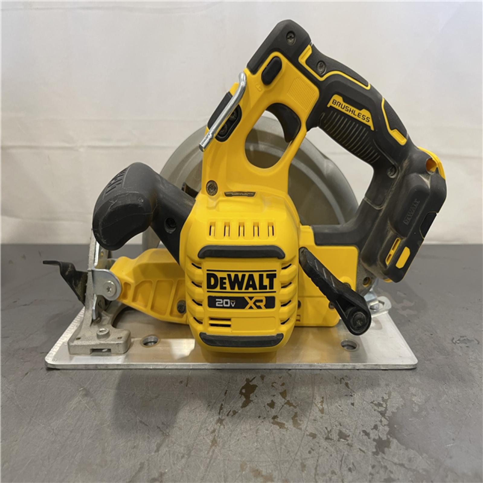 AS-IS - DEWALT 20-Volt MAX 7-1/4 in. Cordless Circular Saw