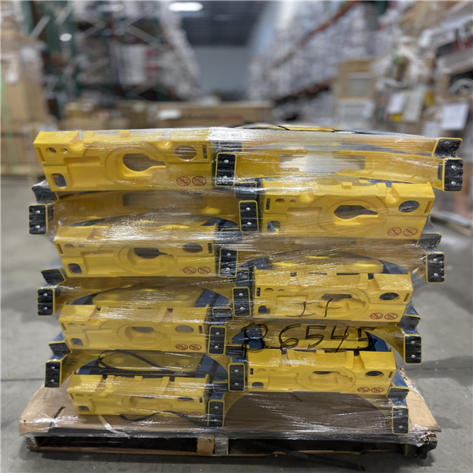 DALLAS LOCATION - Werner 4 Ft. 250 Lbs. Load Capacity Type-I Duty Rating Fiberglass Step Ladder PALLET -(14 UNITS)