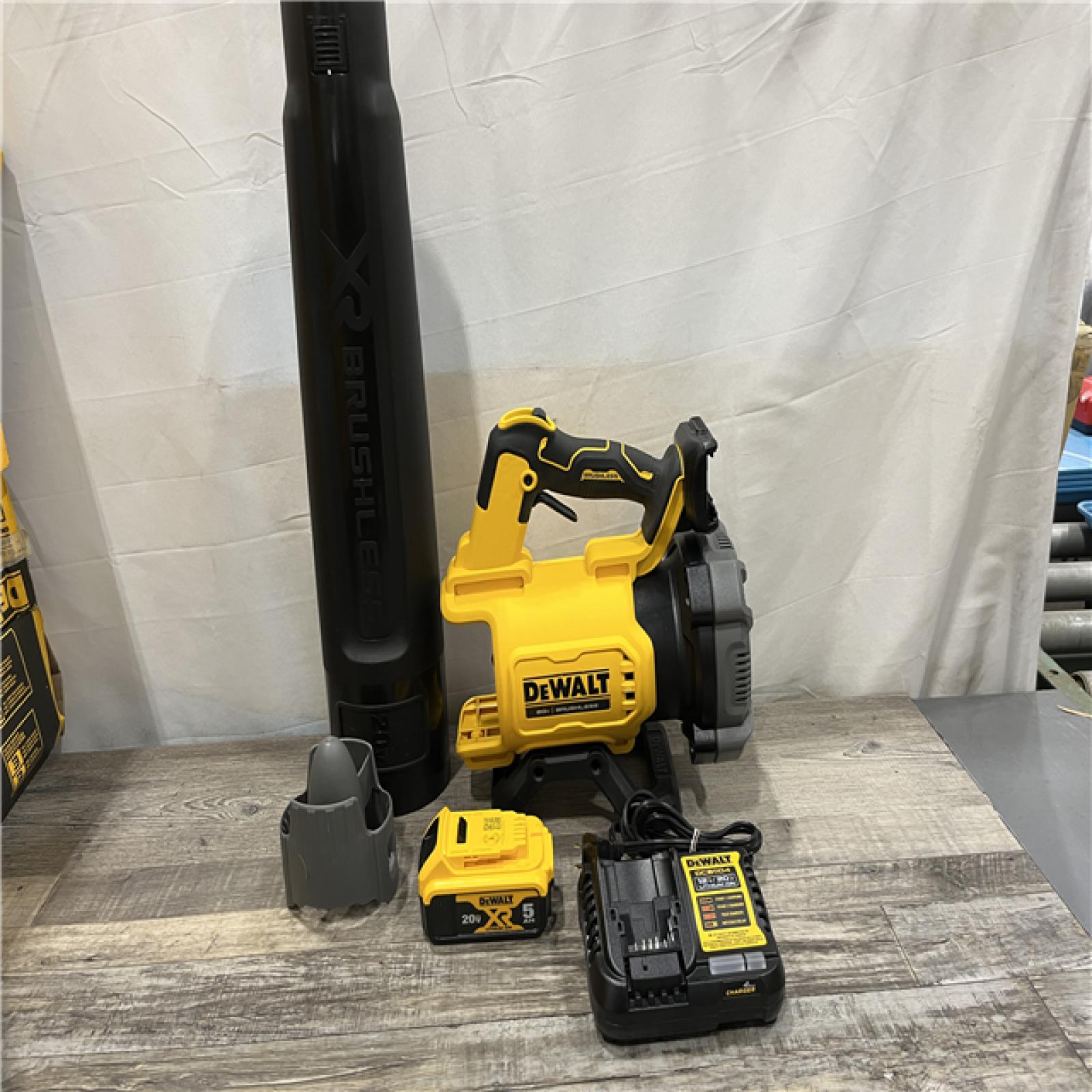 AS-IS DEWALT 20V MAX* XR Brushless Cordless Handheld Blower Kit