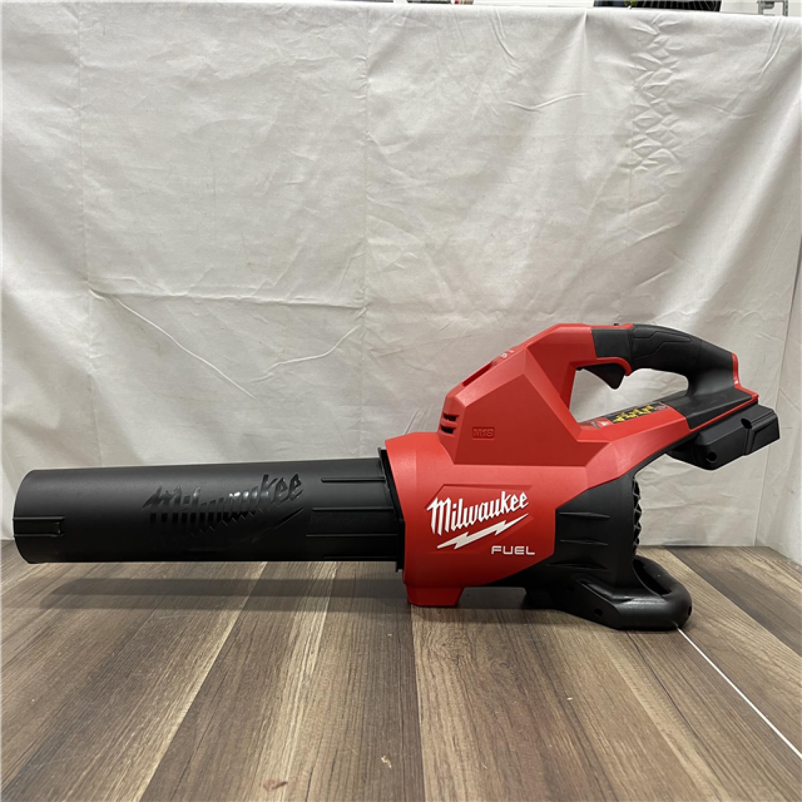 AS-IS Milwaukee M18 FUEL Dual Battery 145 MPH 600 CFM 18V Lithium-Ion (Tool-Only)
