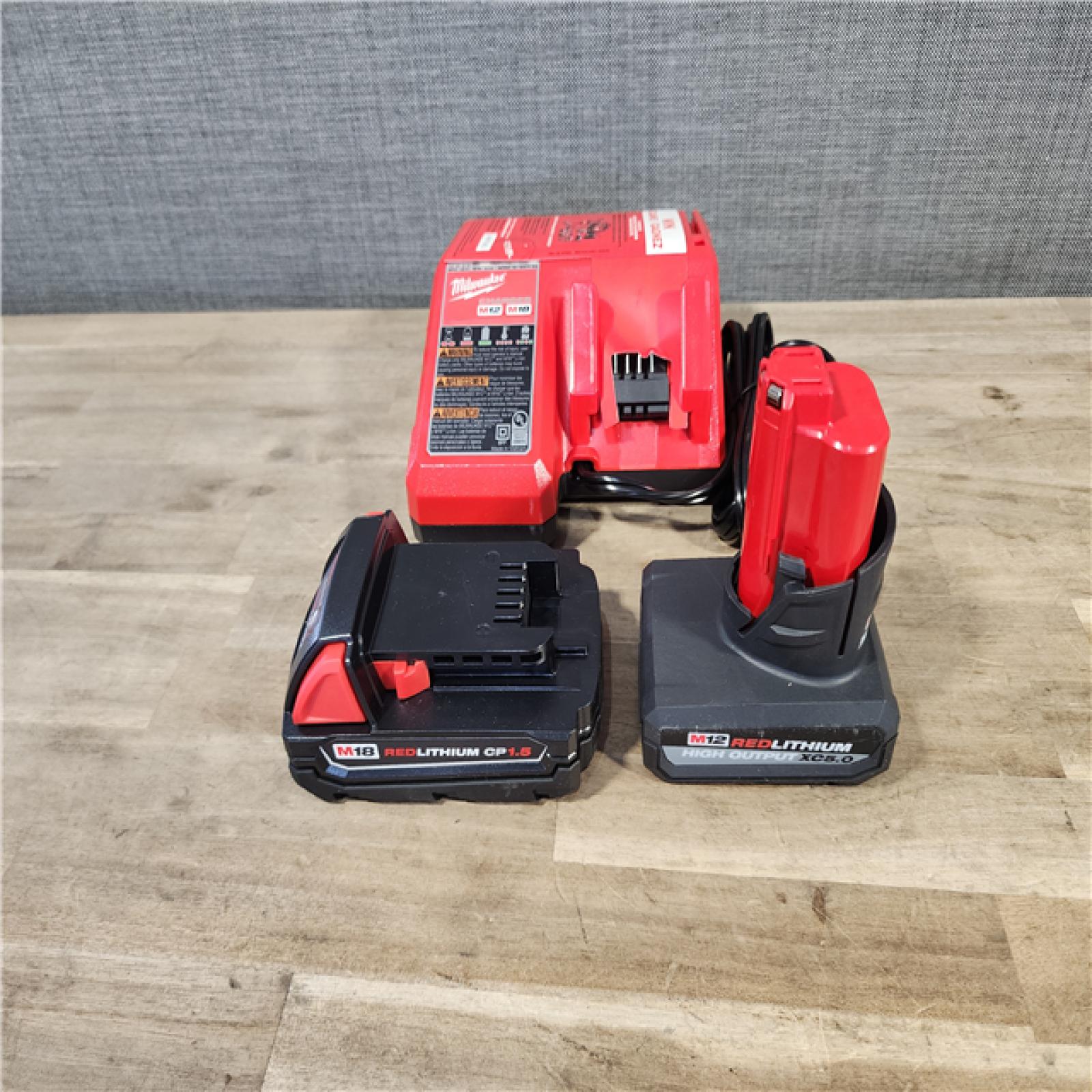 HOUSTON LOCATION - AS-IS MILWAUKEE 3 TOOL COMBO KIT W/ (2) BATTERY & CHARGER
