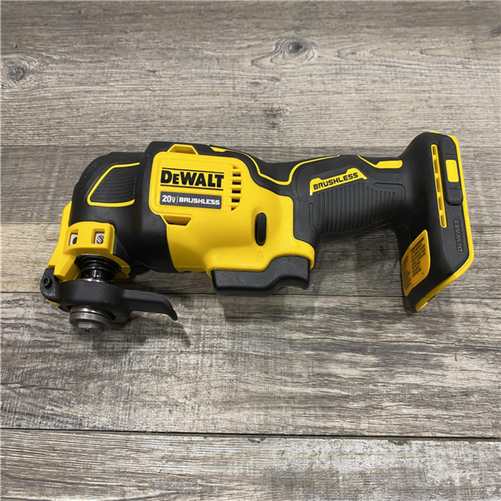 AS-IS DEWALT ATOMIC 20V MAX Cordless Brushless Oscillating Multi Tool Kit