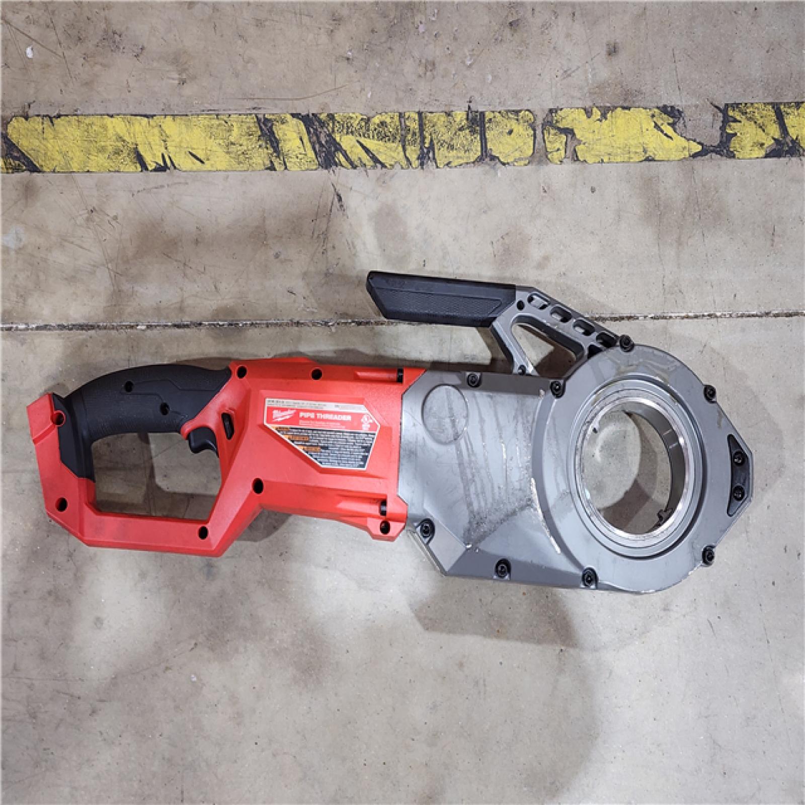 HOUSTON LOCATION - AS-IS M18 Fuel One-Key Cordless Brushless Pipe Threader Kit with (2) 12.0Ah Batteries and Case