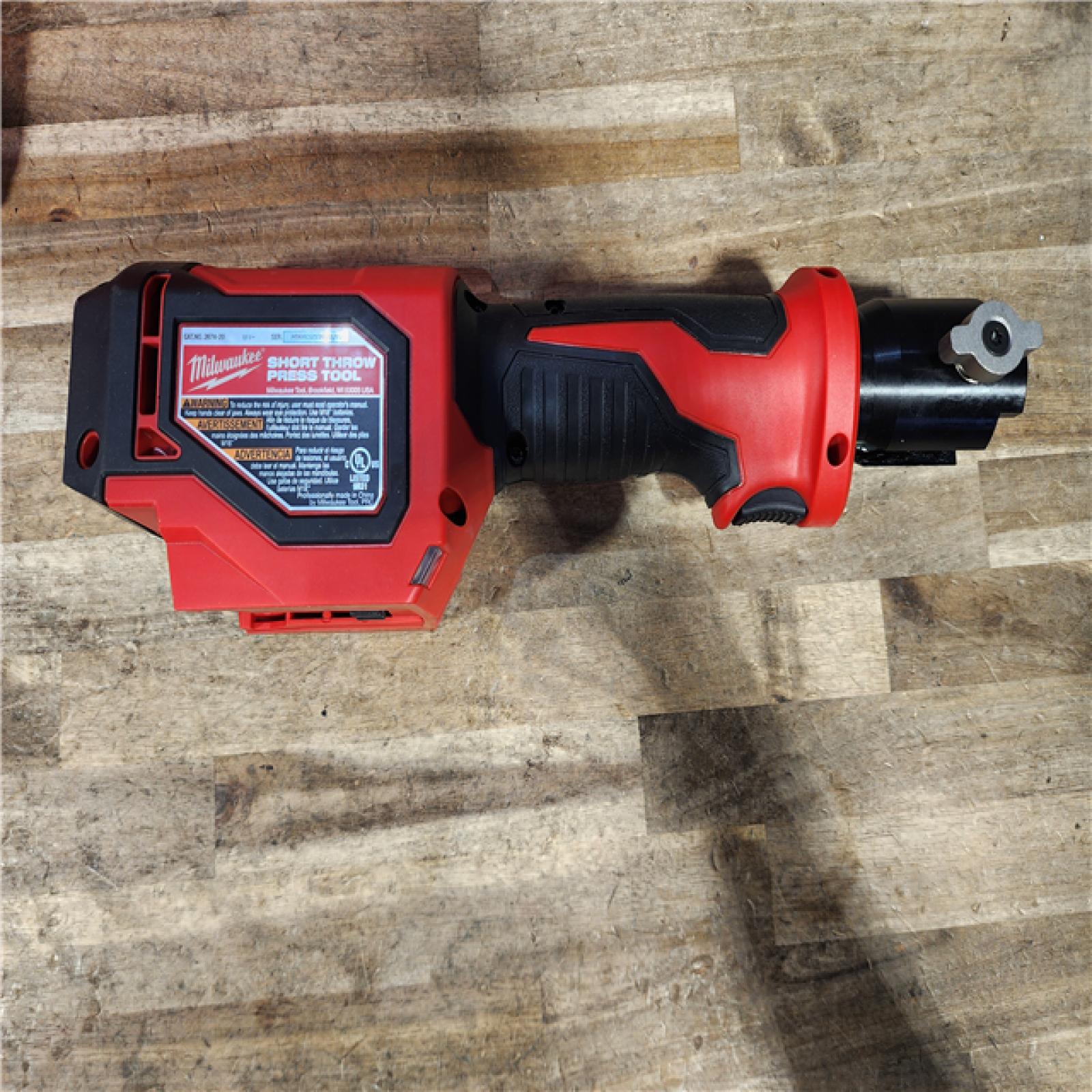 HOUSTON LOCATION - AS-IS Milwaukee-2674-22C M18 Short Throw Press Tool Kit W/ PEX Crimp Jaws