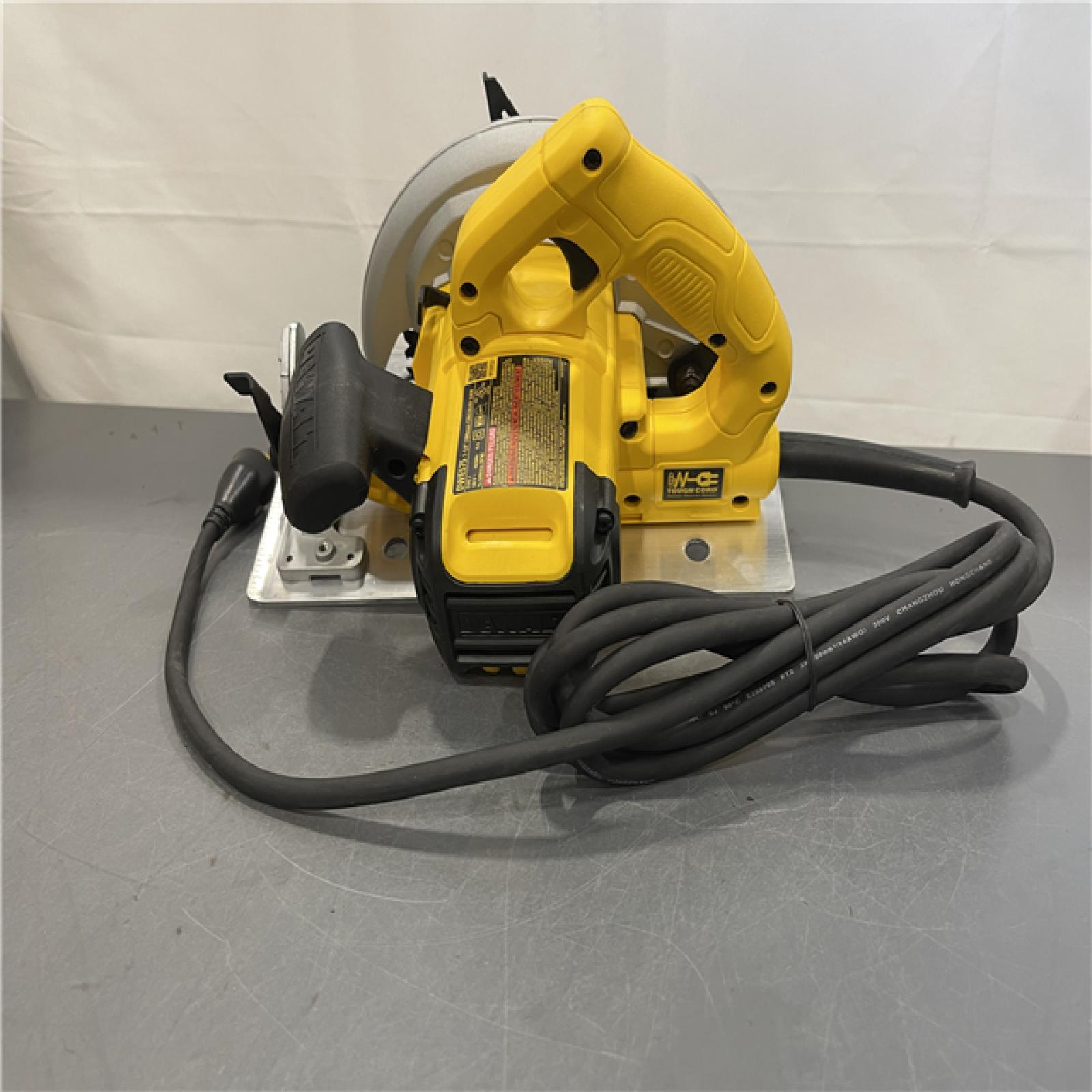 AS-IS - DeWalt 15 Amps 7-1/4 in. Corded Brushed Circular Saw