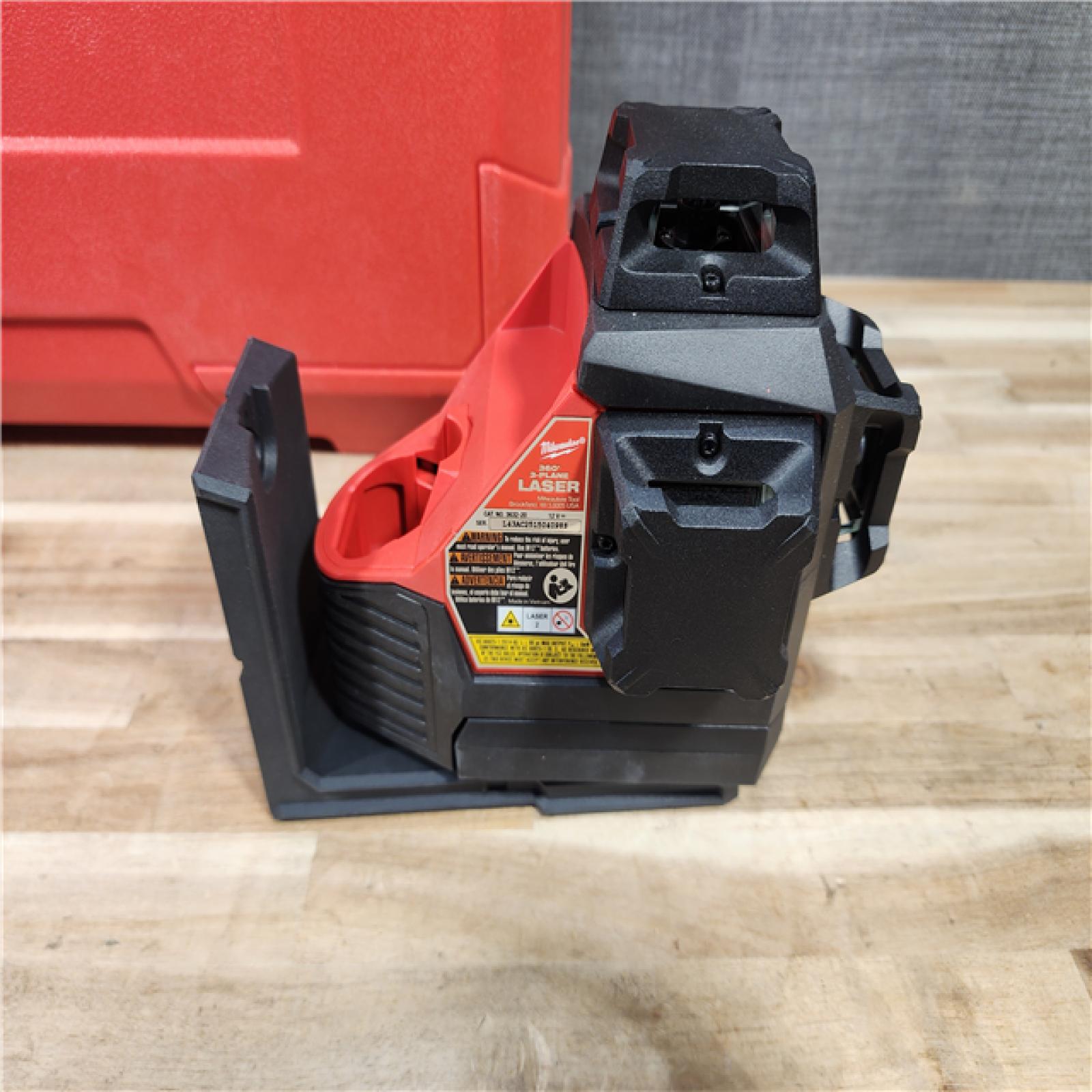 HOUSTON LOCATION - AS-IS (APPEARS LIKE NEW) Milwaukee 12-Volt Lithium-Ion Cordless Green 250 ft. 3-Plane Laser Level Kit