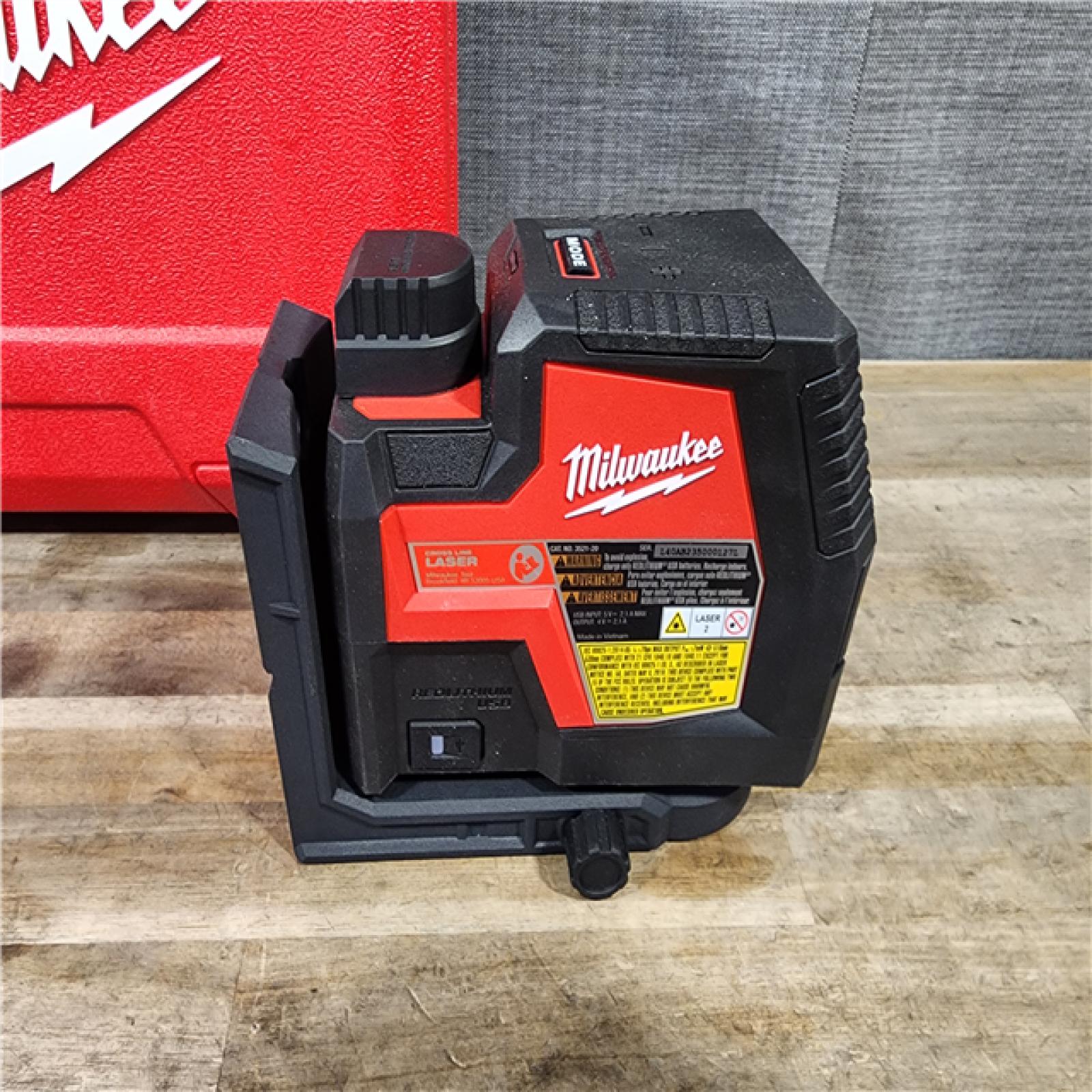 HOUSTON LOCATION - AS-IS MILWAUKEE 100 Ft. REDLITHIUM Lithium-Ion USB Green Rechargeable Cross Line Laser Level with Charger