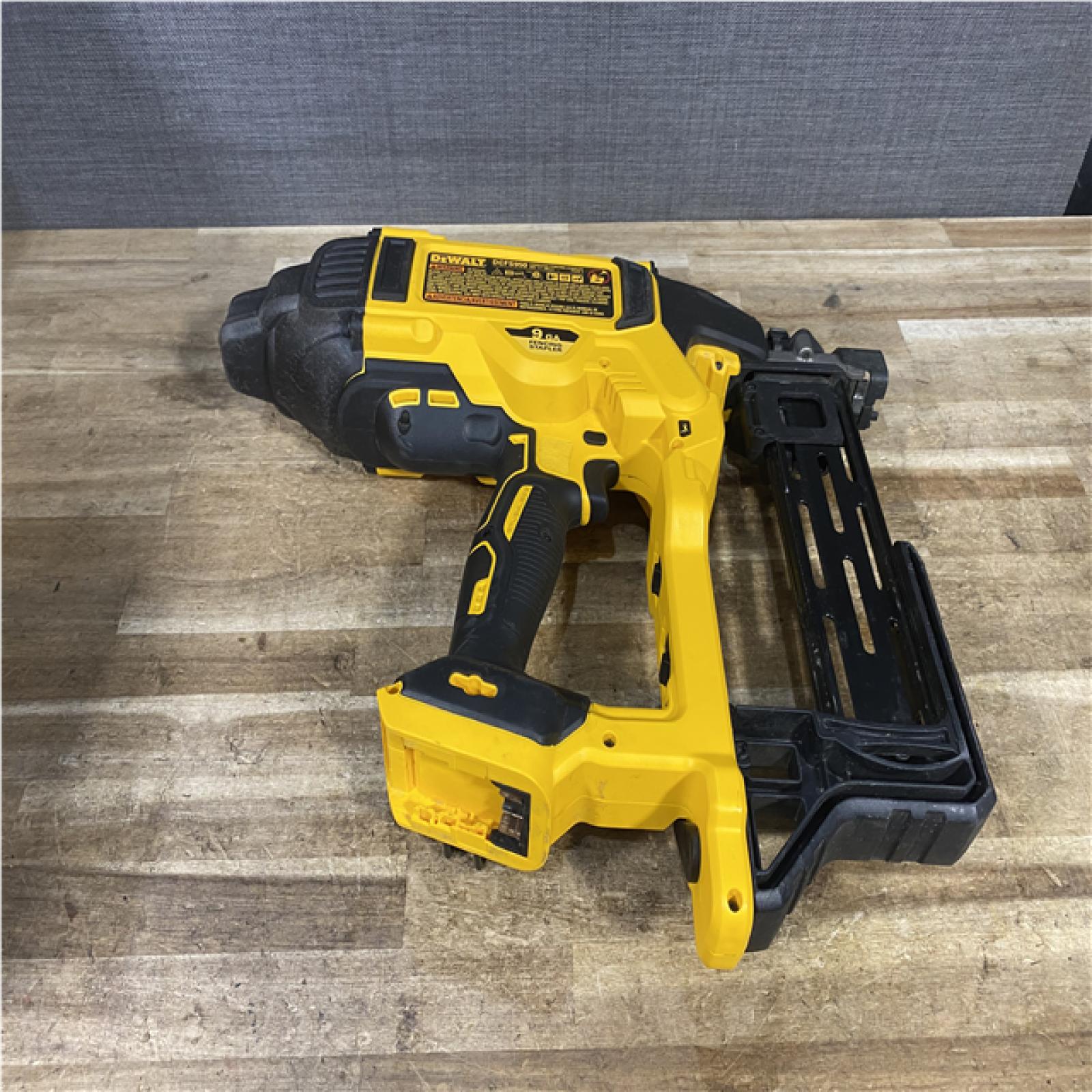 Houston Location AS-IS DEWALT 20V MAX 9-Gauge Cordless Fencing Stapler (Tool Only)