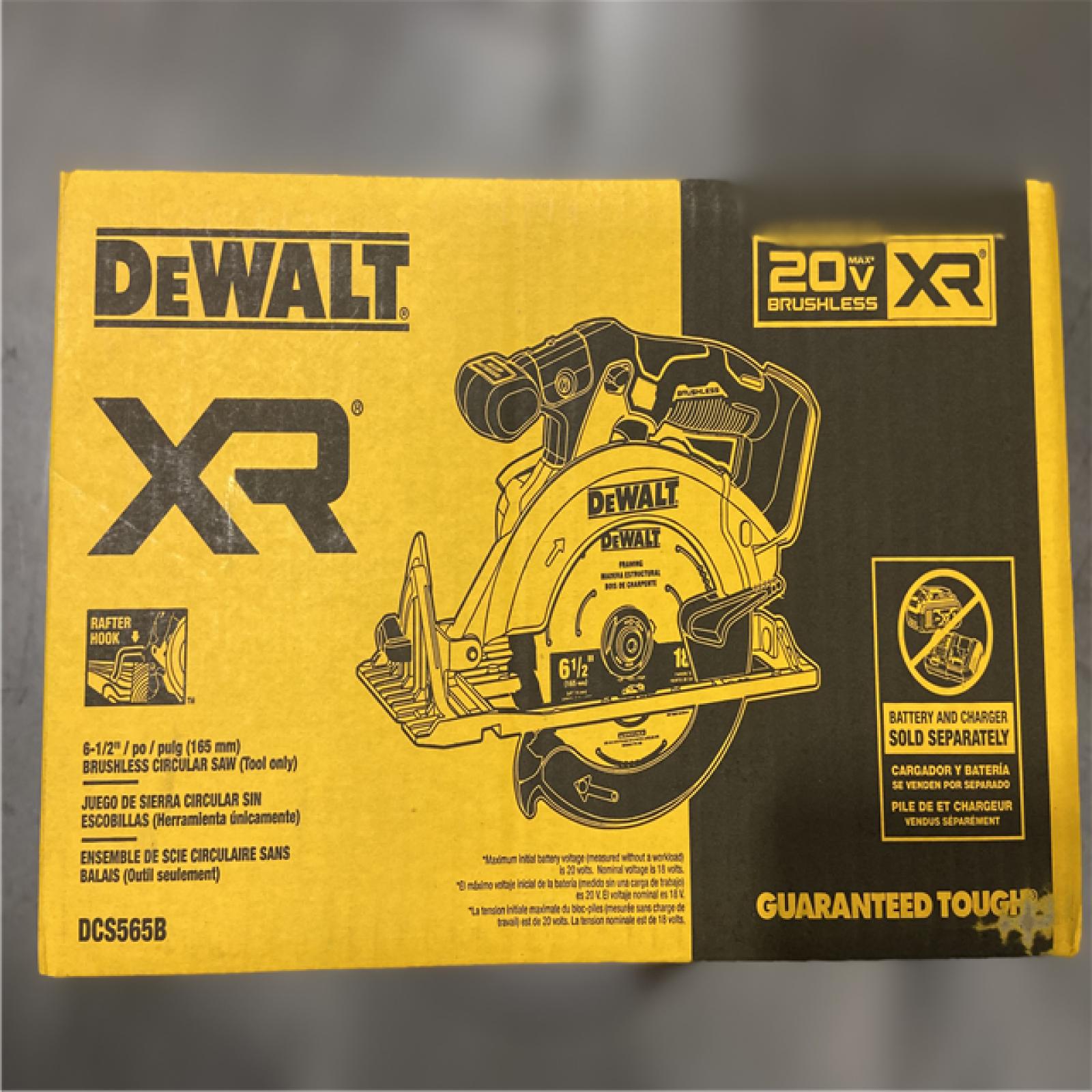 NEW! - DEWALT 20V MAX Cordless Brushless 6-1/2 in. Sidewinder Style Circular Saw (Tool Only)