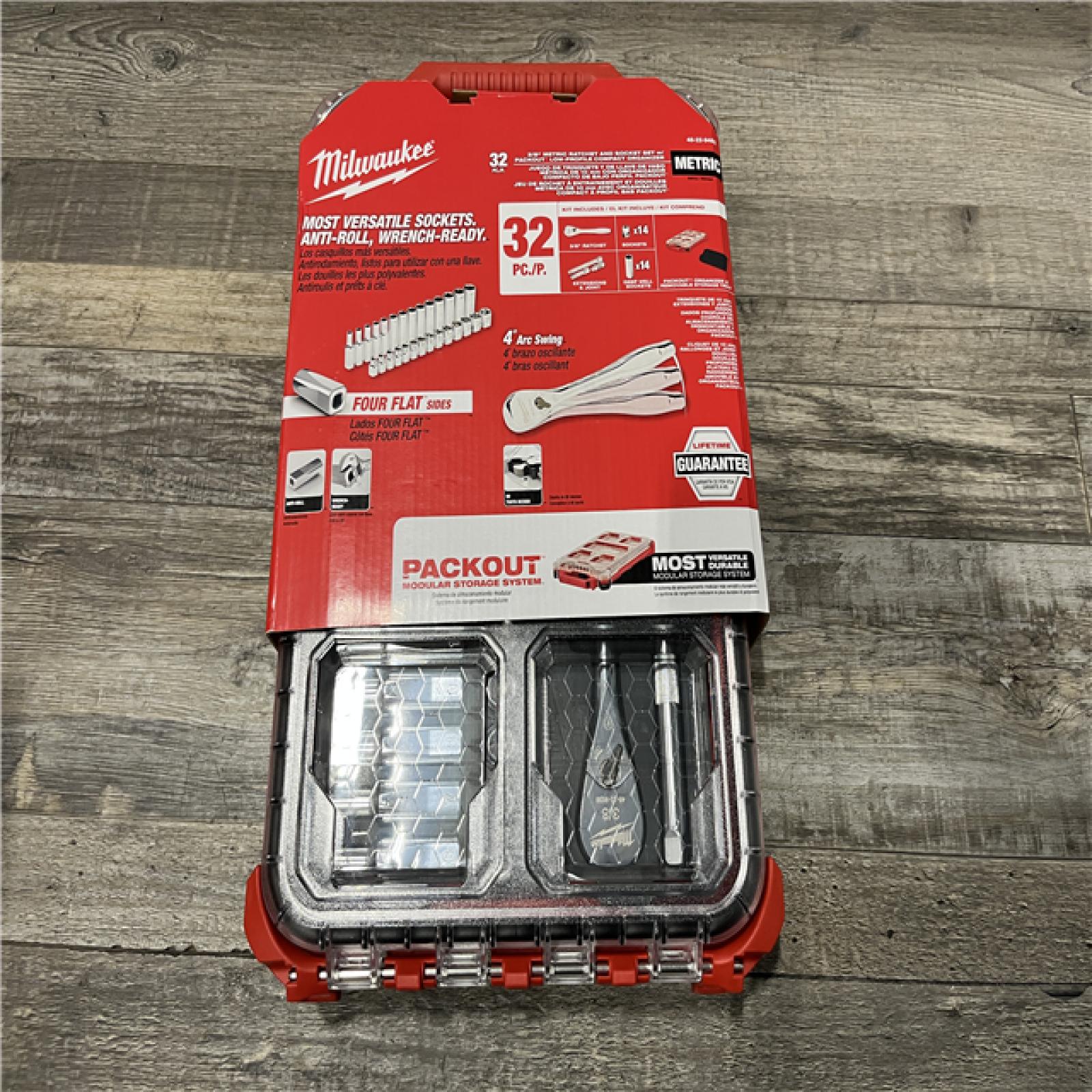 NEW - Milwaukee 3/8 in. Drive Metric Ratchet and Socket Mechanics Tool Set with PACKOUT Case (32-Piece)