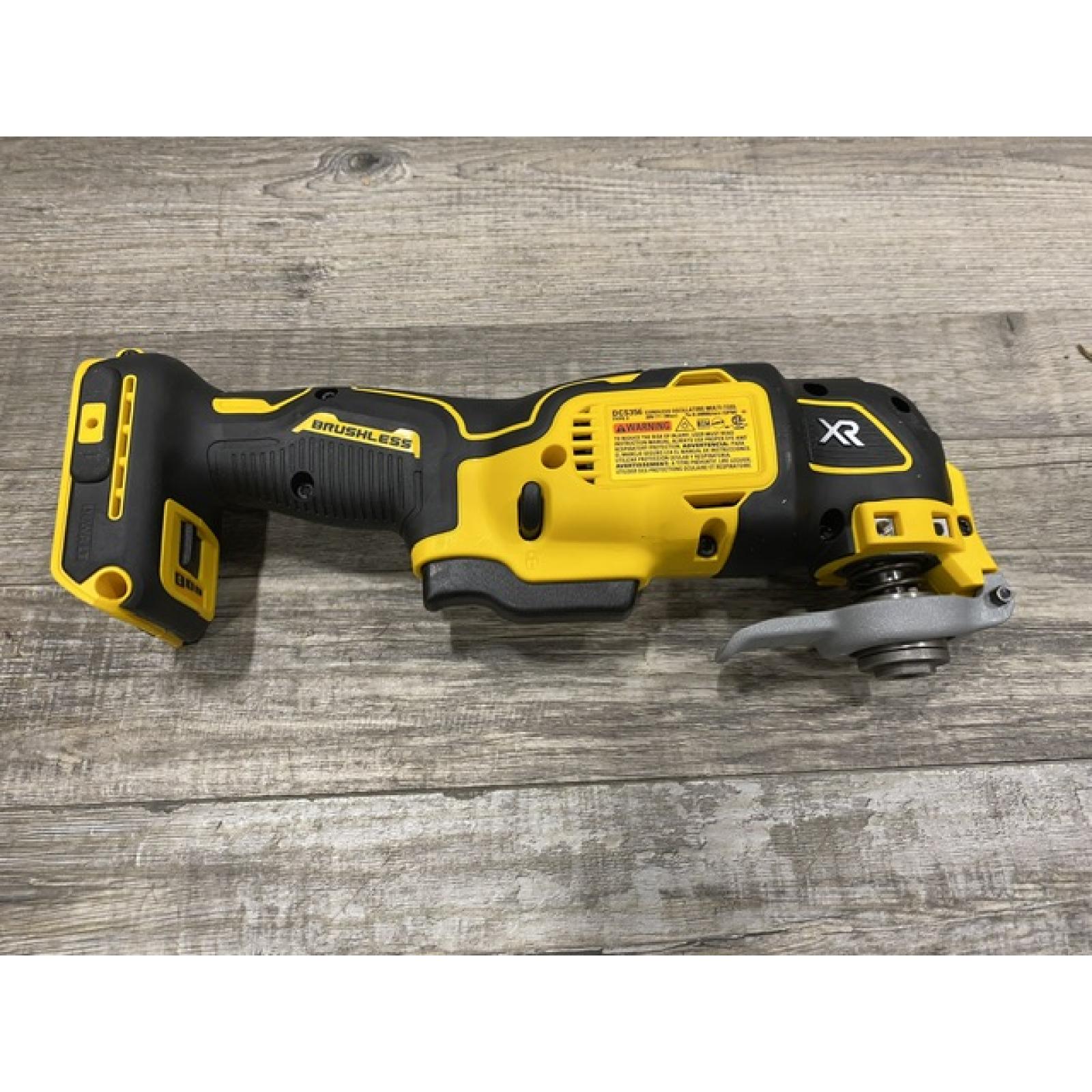AS-IS DEWALT 20V MAX XR Cordless Brushless 3-Speed Oscillating Multi Tool Kit