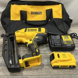 AS-IS DEWALT 20V MAX XR 16-Gauge Electric Cordless Angled Finishing Nailer Kit