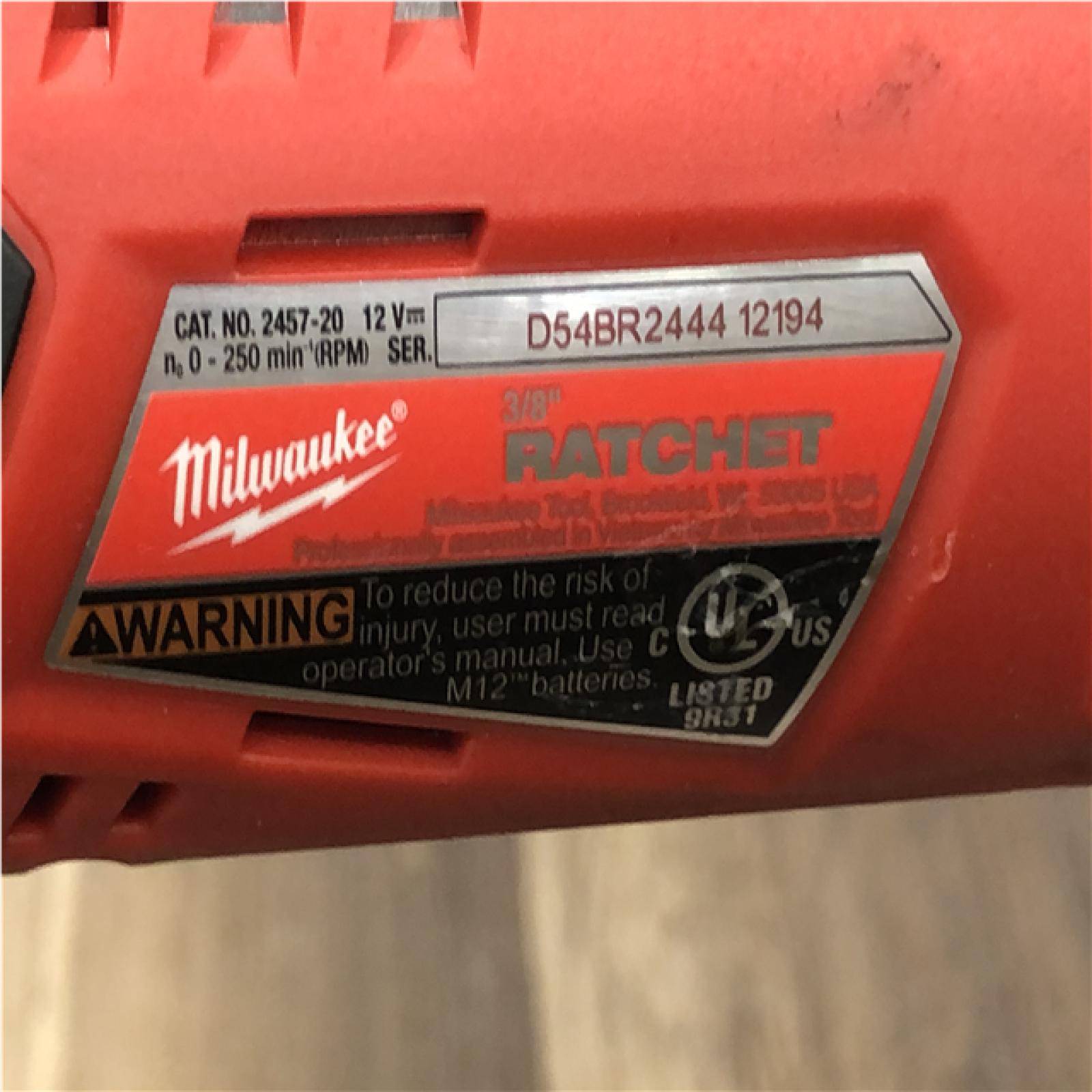 AS-IS  Milwaukee M12 12V Lithium-Ion Cordless 3/8 in. Ratchet Kit